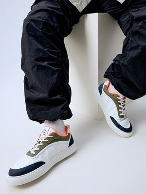 GO32 데번 크레스트 스니커즈