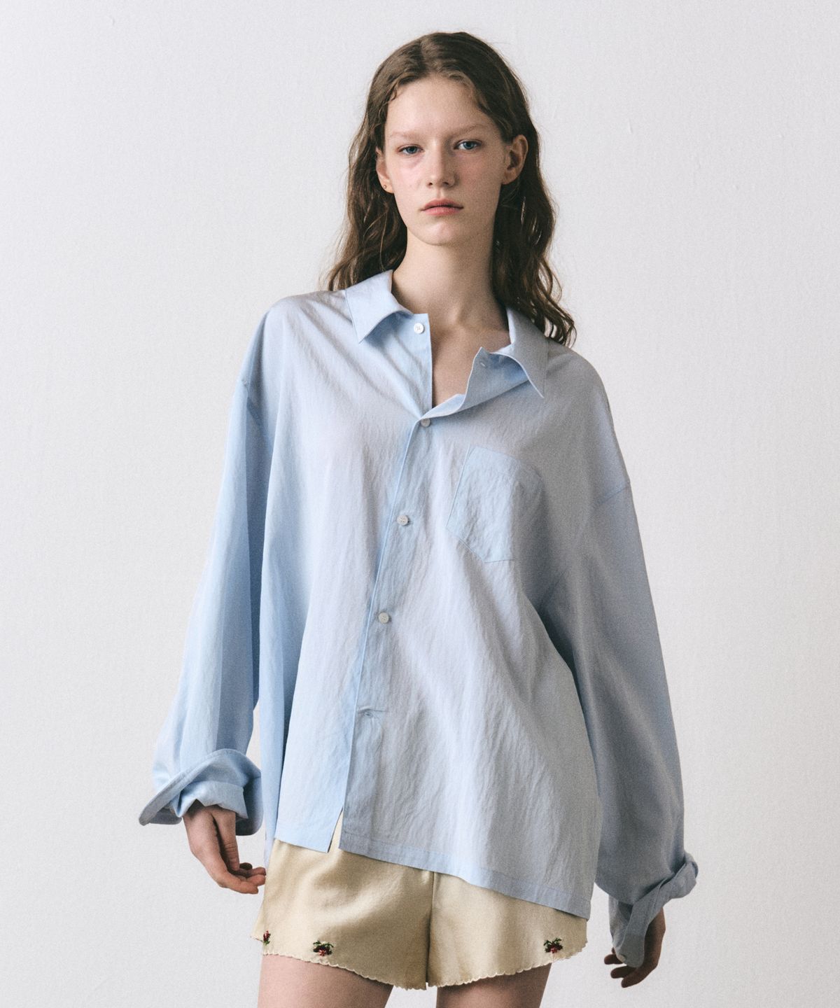 이지오 우먼(EZIO WOMEN) Sway Loose Pale Shirt_Sky Blue