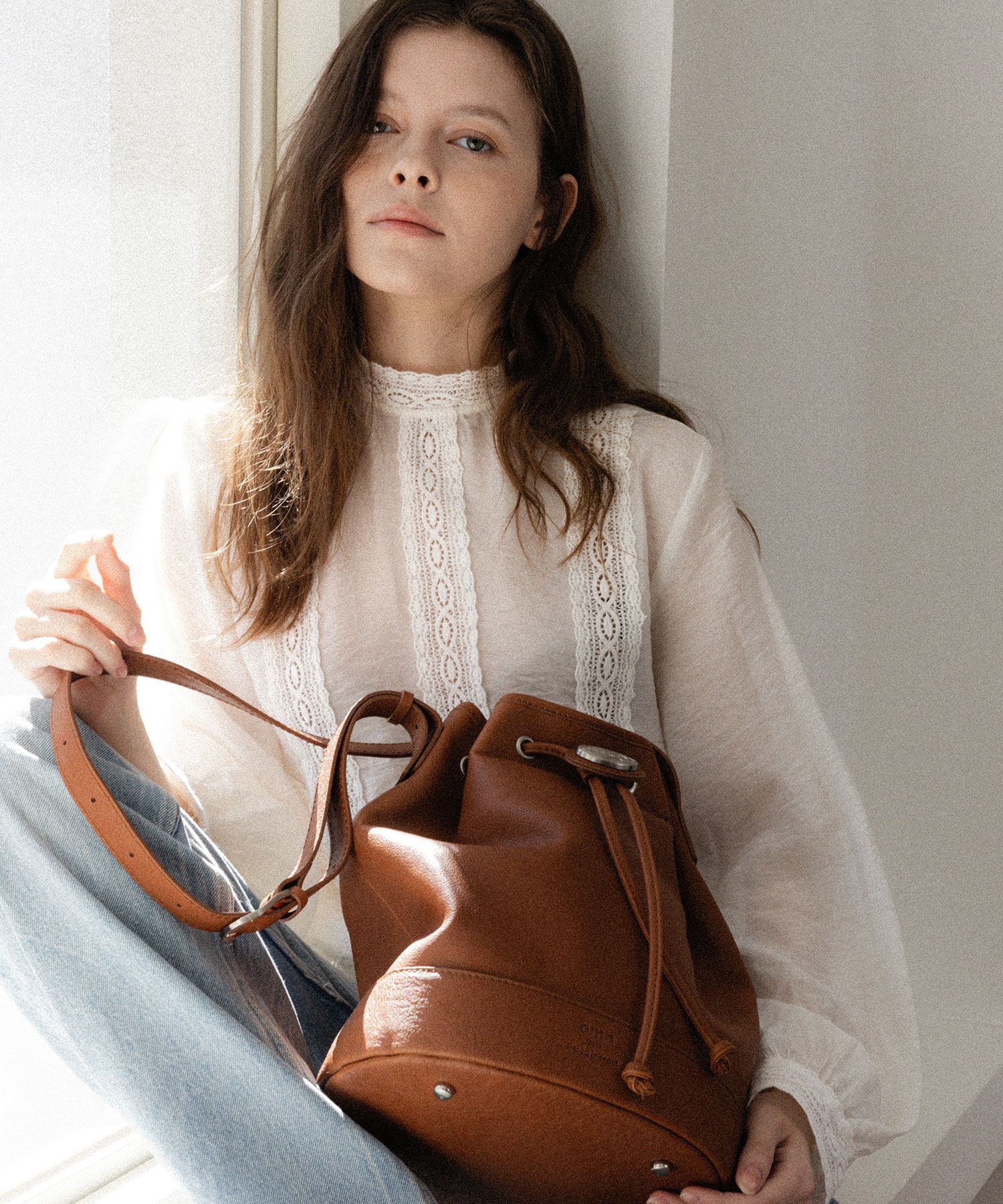 MUSINSA OMNIPOTENT Cle de bucket bag _Camel