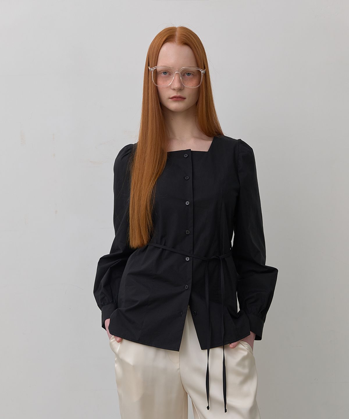 320쇼룸(320SHOWROOM) Rêve Waist Belt Blouse Black