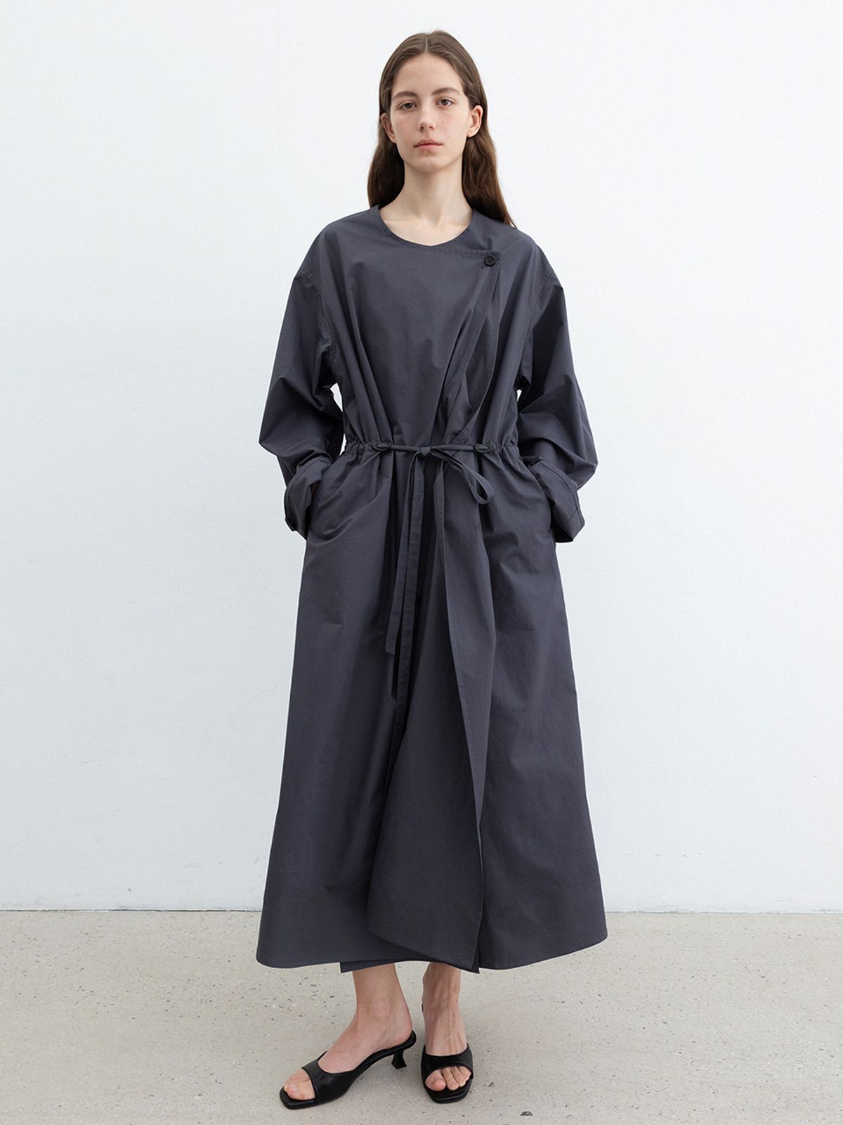 레이스(RRACE) Drape Trench Coat_Charcoal