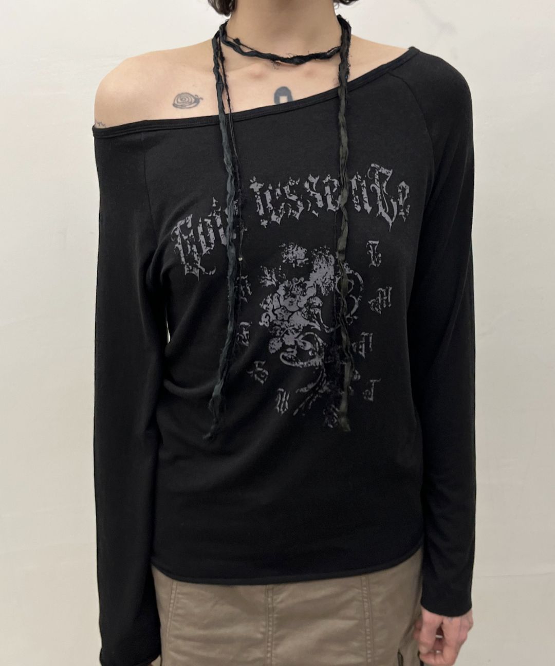 MUSINSA | A FEW COMMENTS Sheer Raglan Long Sleeve Top BLACK