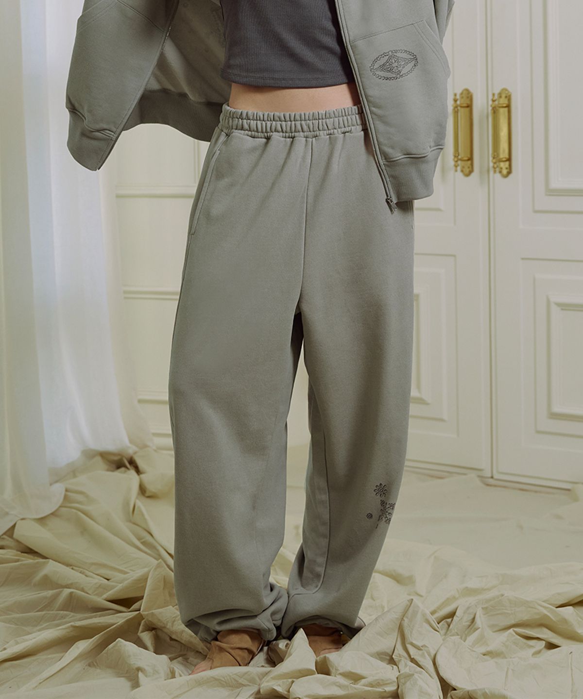 더포르타(THEPORTA) GRAPHIC WASHED SWEAT PANTS, ASH KHAKI