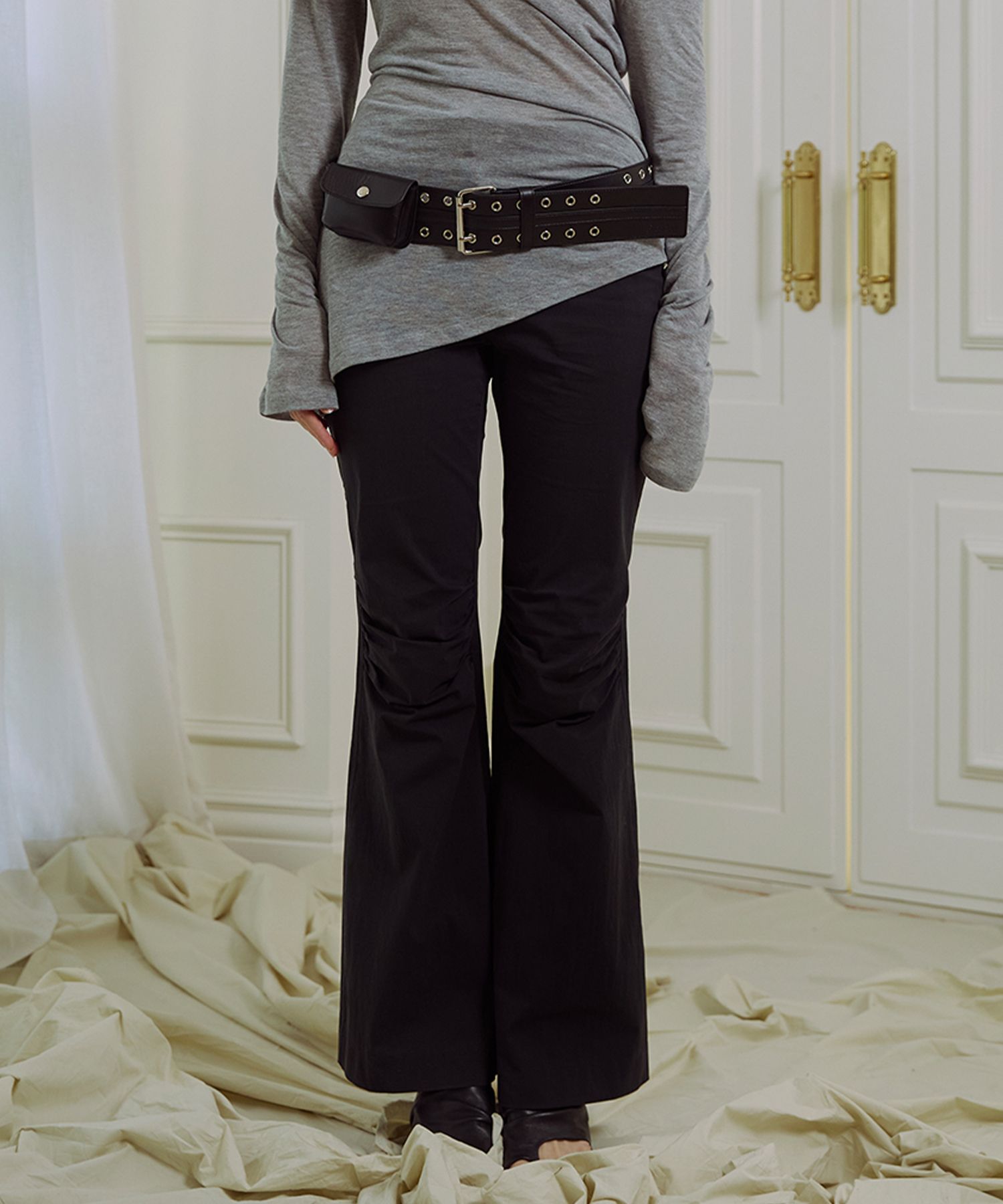 【PORTERNA】roller shirring bootcut pants MUSINSA | PORTA MID-RISE BOOTCUT SHIRRING PANTS, BLACK