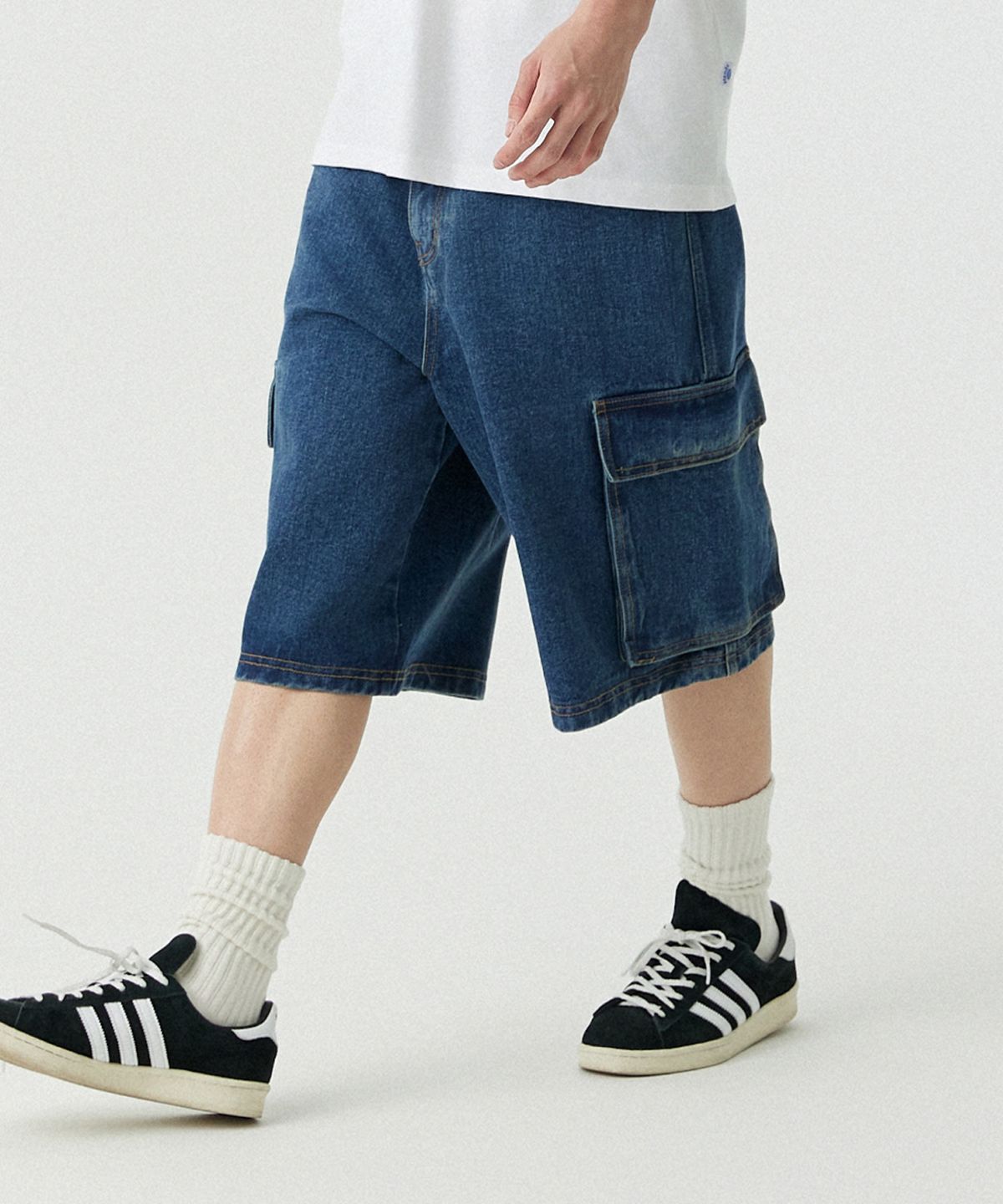 스탠즈(STENDS) [M~4XL] 카고 포켓 버뮤다 데님 팬츠_블루