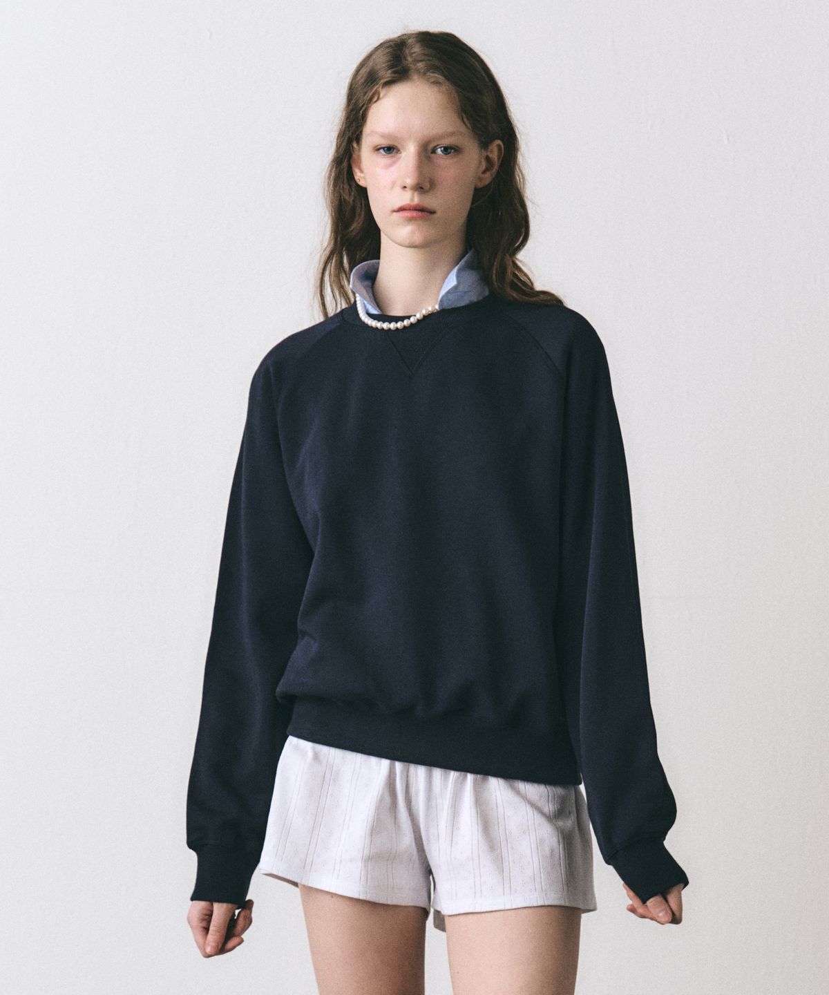 이지오 우먼(EZIO WOMEN) Essential Raglan Sweatshirt_Navy
