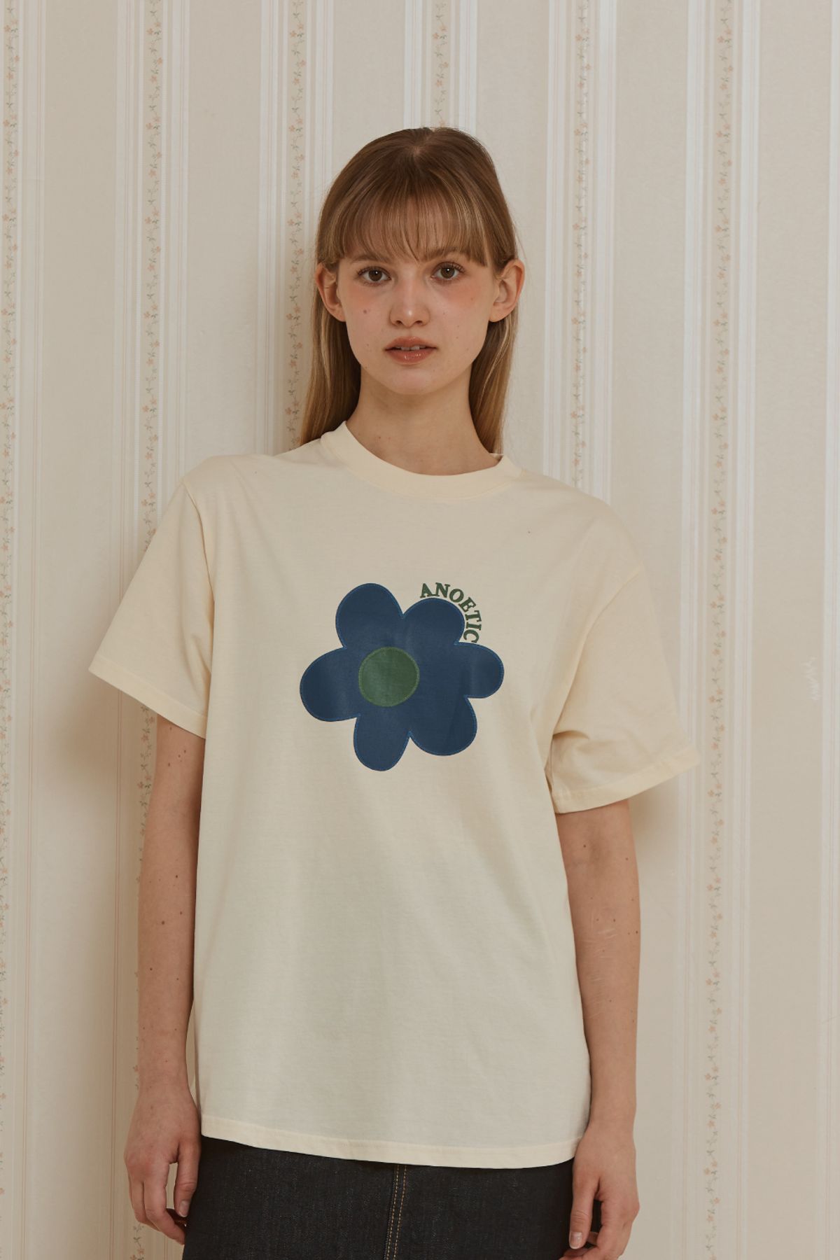 아노에틱(ANOETIC) ANC FLOWER PIECE T-SHIRT_IVORY