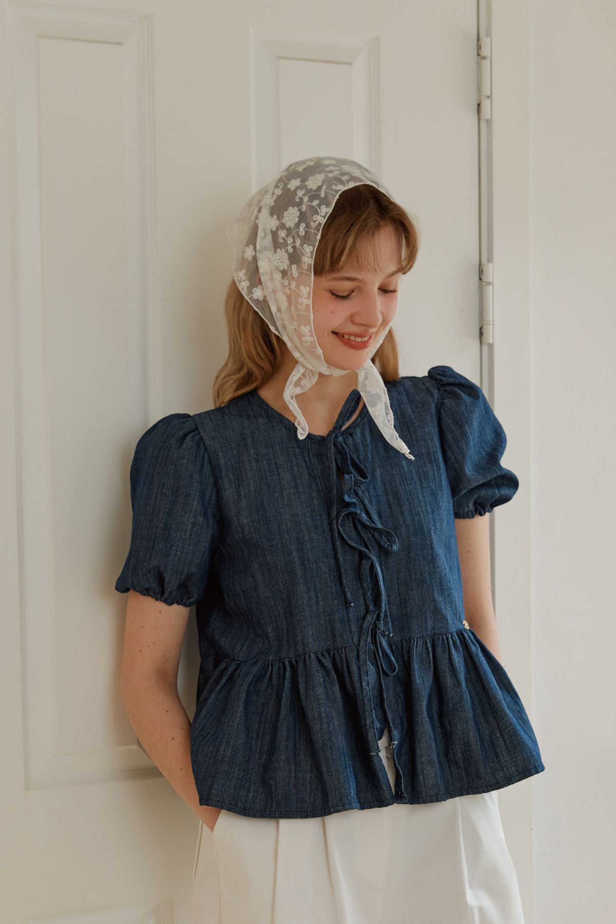 아노에틱(ANOETIC) HALF DENIM RIBBON BLOUSE