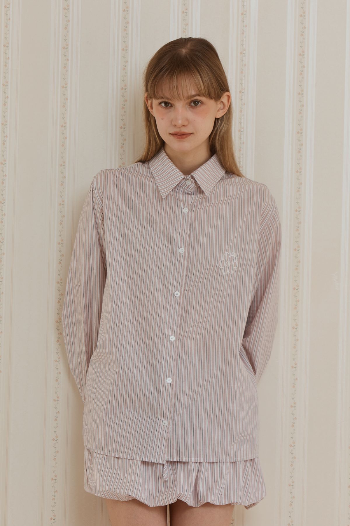 아노에틱(ANOETIC) STRIPE FLOWER LOGO SHIRT_PINK