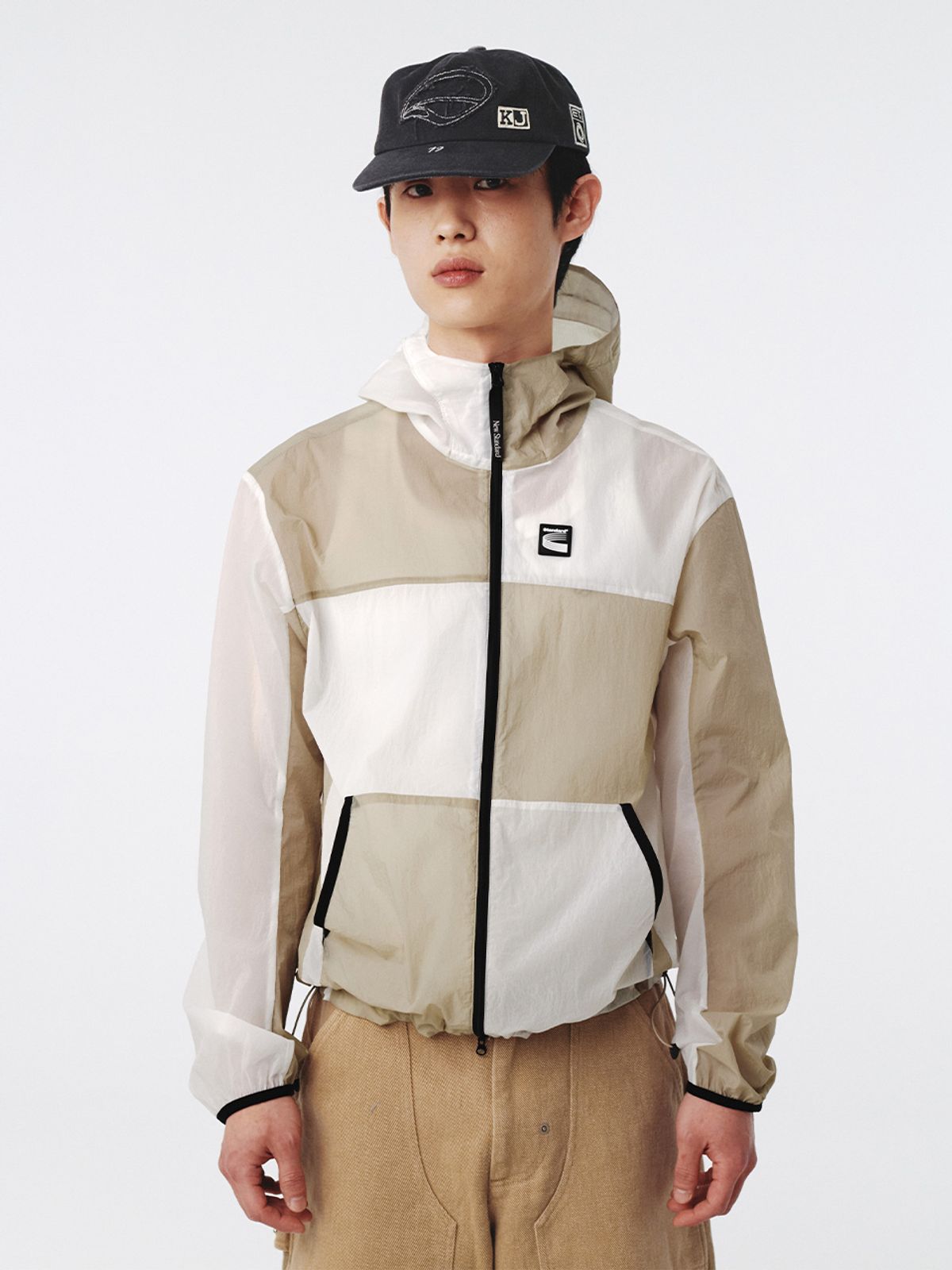 기준 맨(KIJUN MEN) Paneled Windbreaker Off-White Beige
