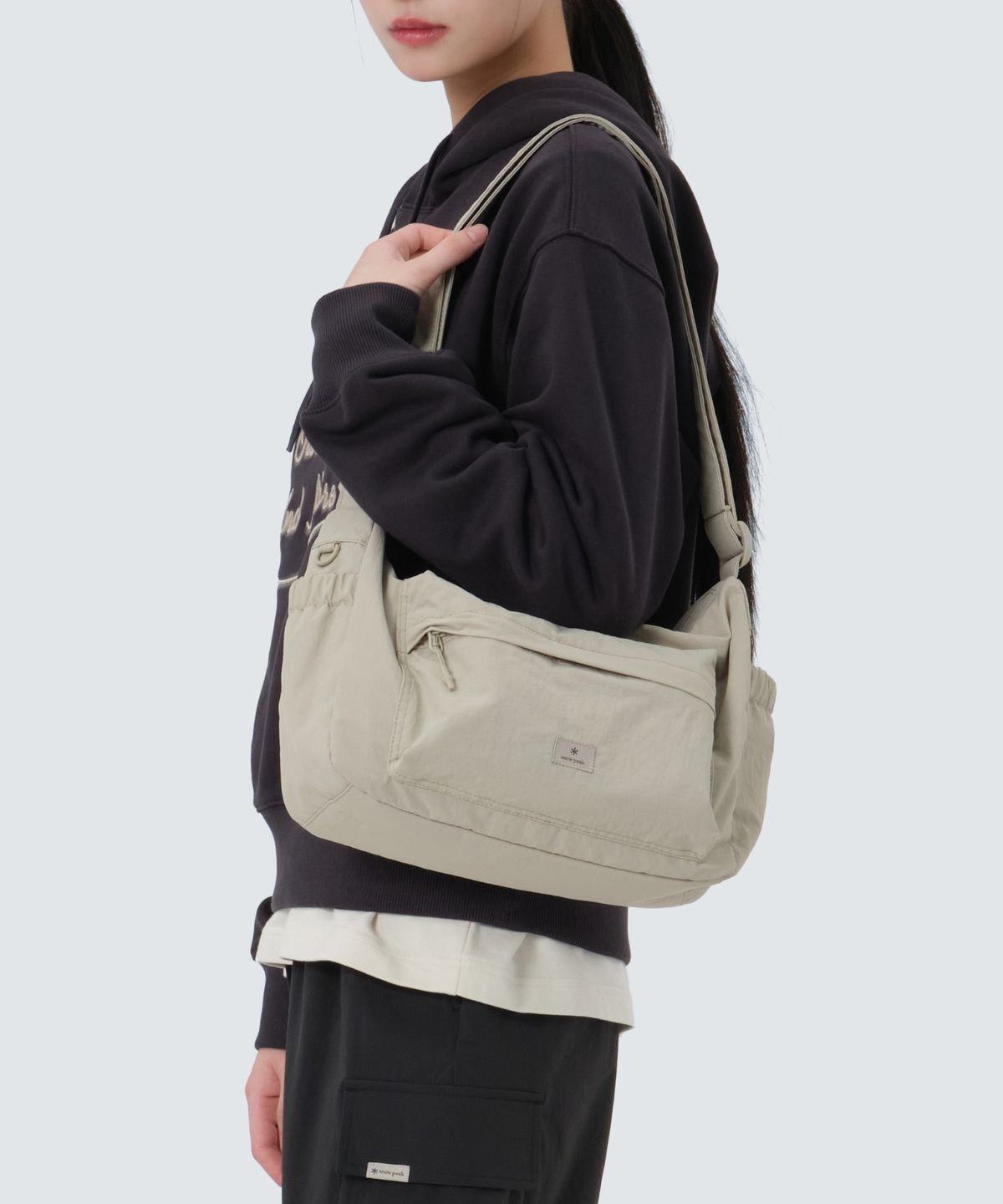 스노우피크 어패럴(SNOWPEAK APPAREL) 캠플 포켓 크로스백 (S25ZUCCB19) Light Beige