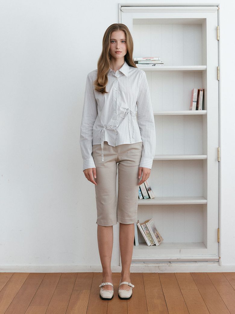SLIT RIVET CAPRI PANTS (BEIGE)