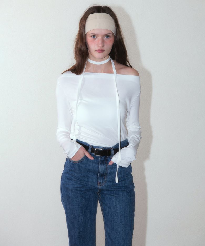 Silky Boat-Neck Strap T Shirt_Ivory