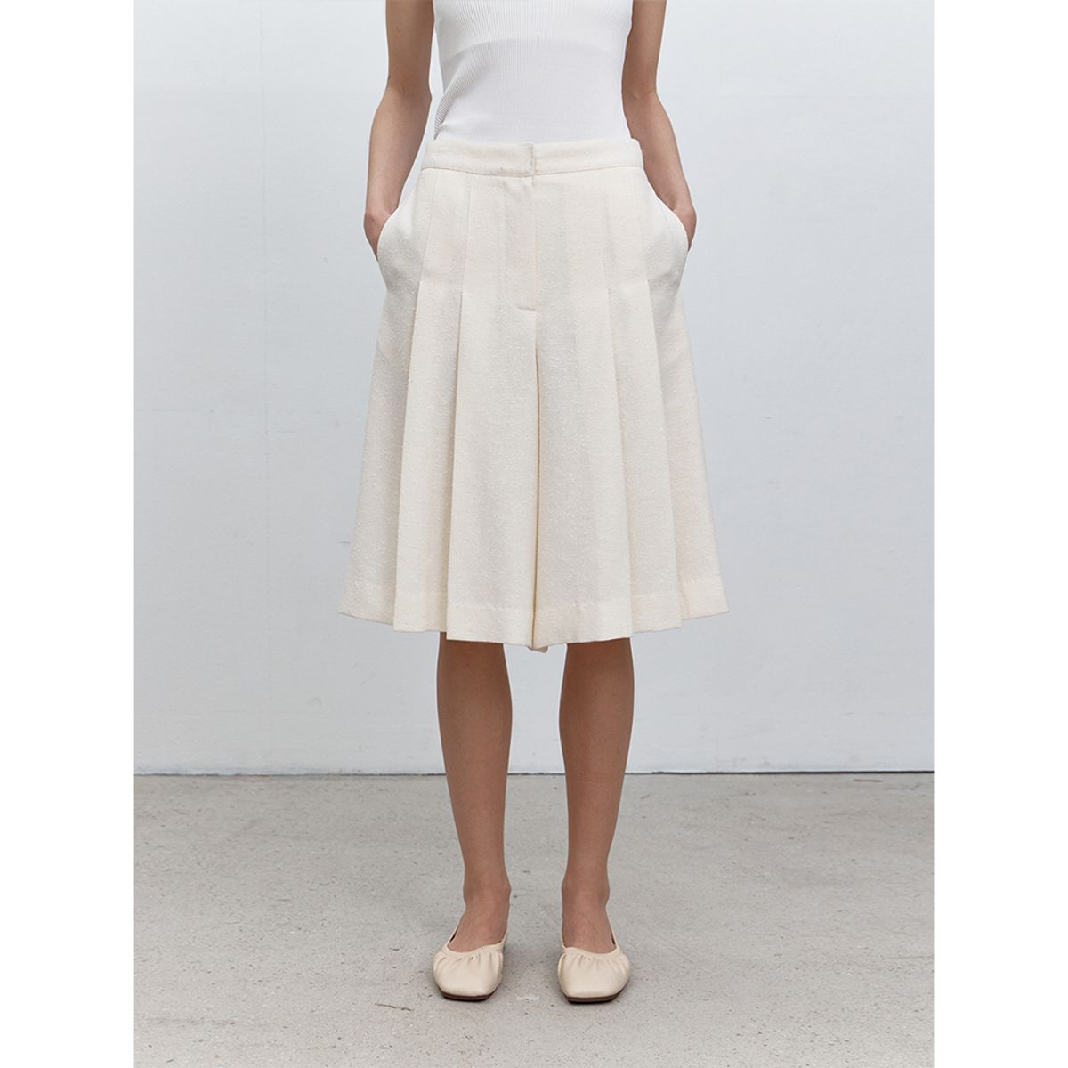 퍼블리카엑스(PUBLICKA X) LIA HALF PANTS IVORY