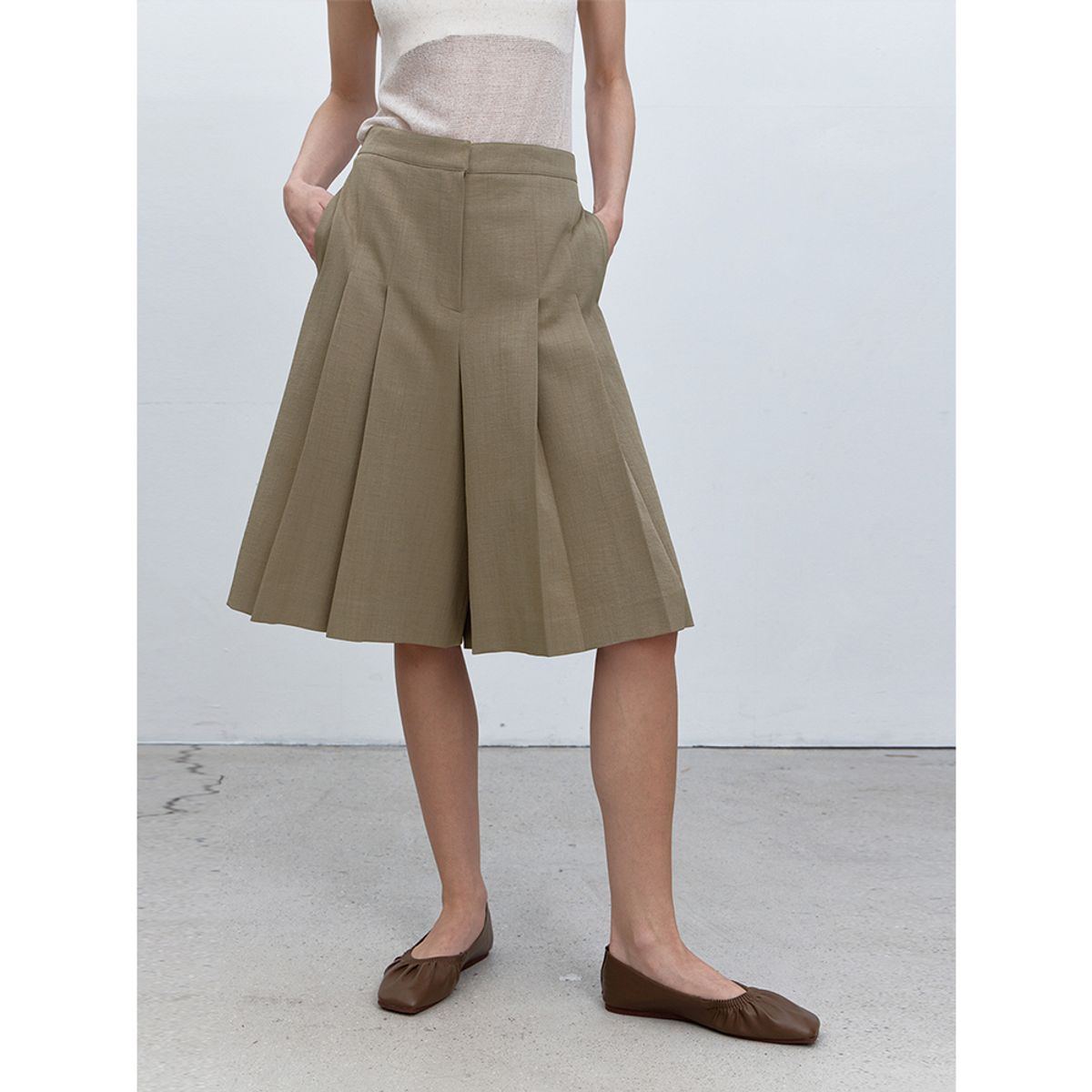 퍼블리카엑스(PUBLICKA X) LIA HALF PANTS KHAKI