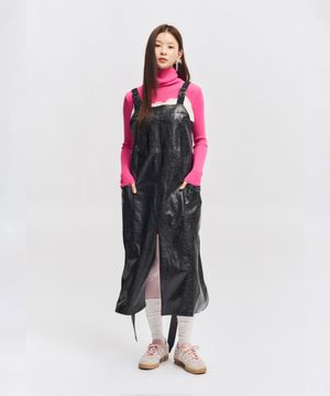 블랙 비건 레더 피드락 에이프런 원피스