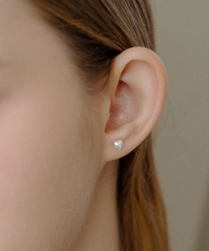 HLD015 Mini heart studs earrings