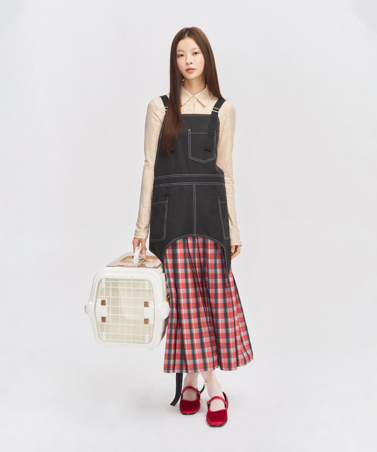 에이프런웨이(AIFERUNWAY) 스칼렛체크 블랙 에이프런 원피스