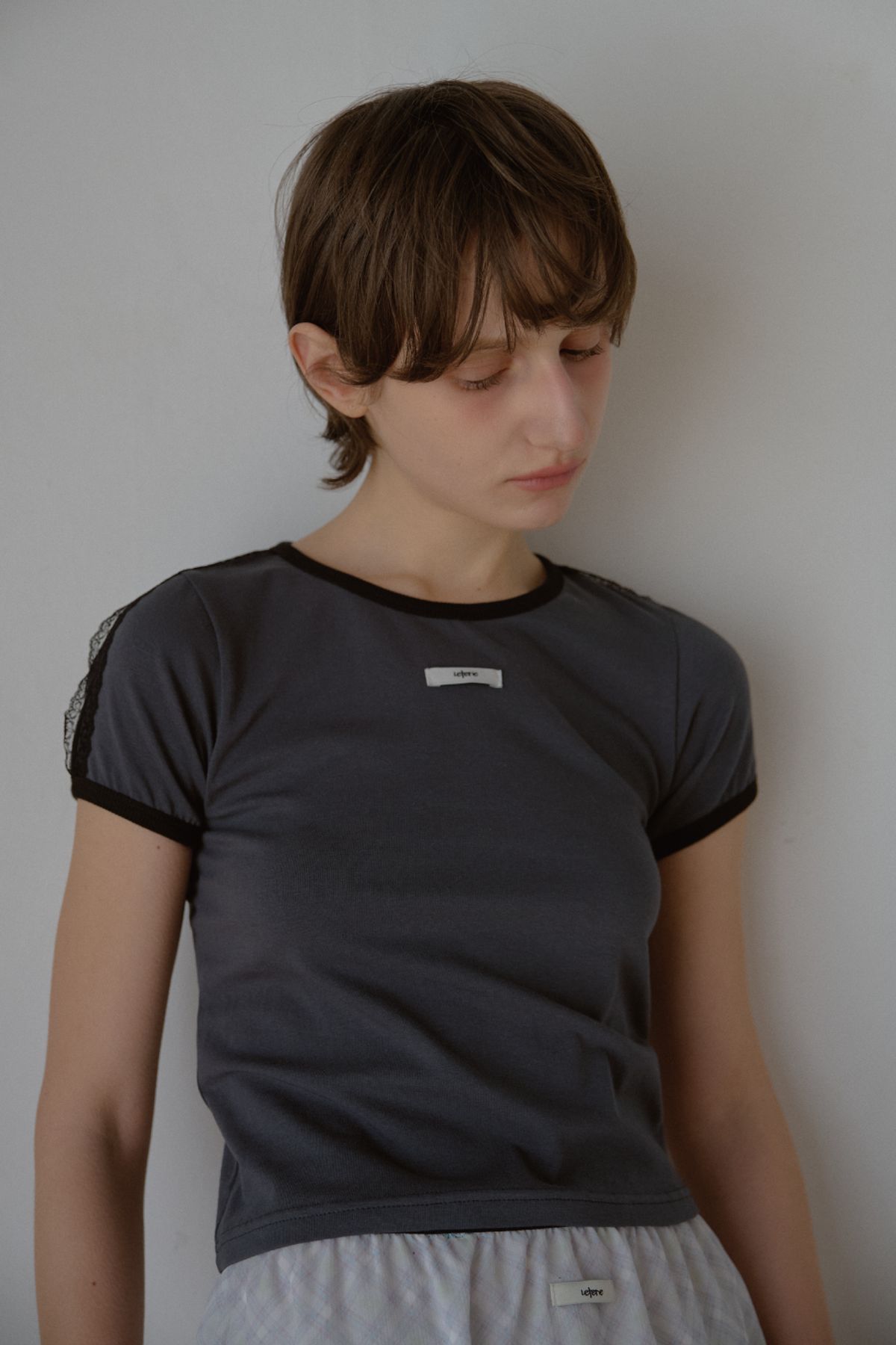 레터리(LETERIE) LACE LINE T-SHIRT_CHARCOAL