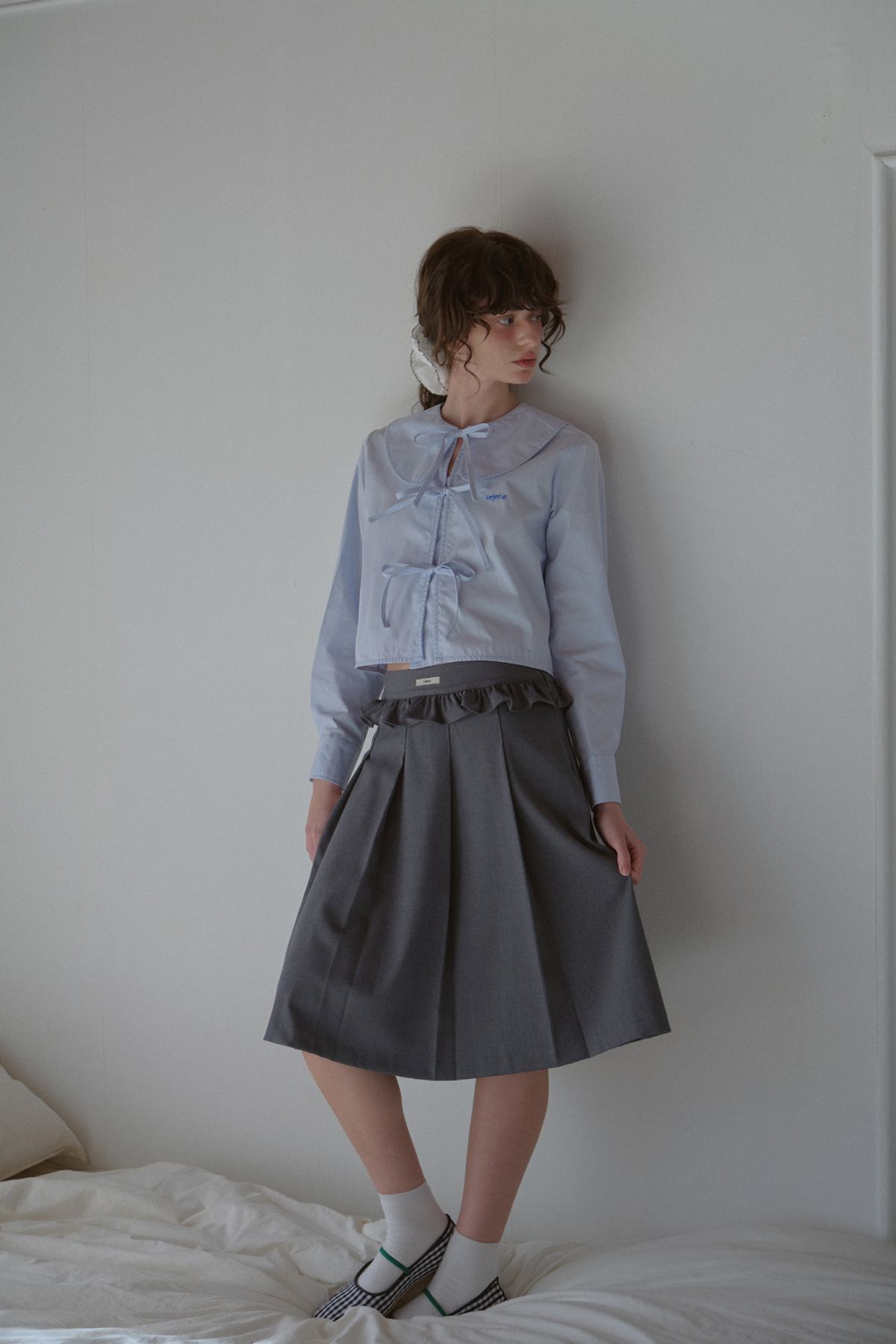 레터리(LETERIE) FRILL PLEATS MIDI SKIRT_GREY