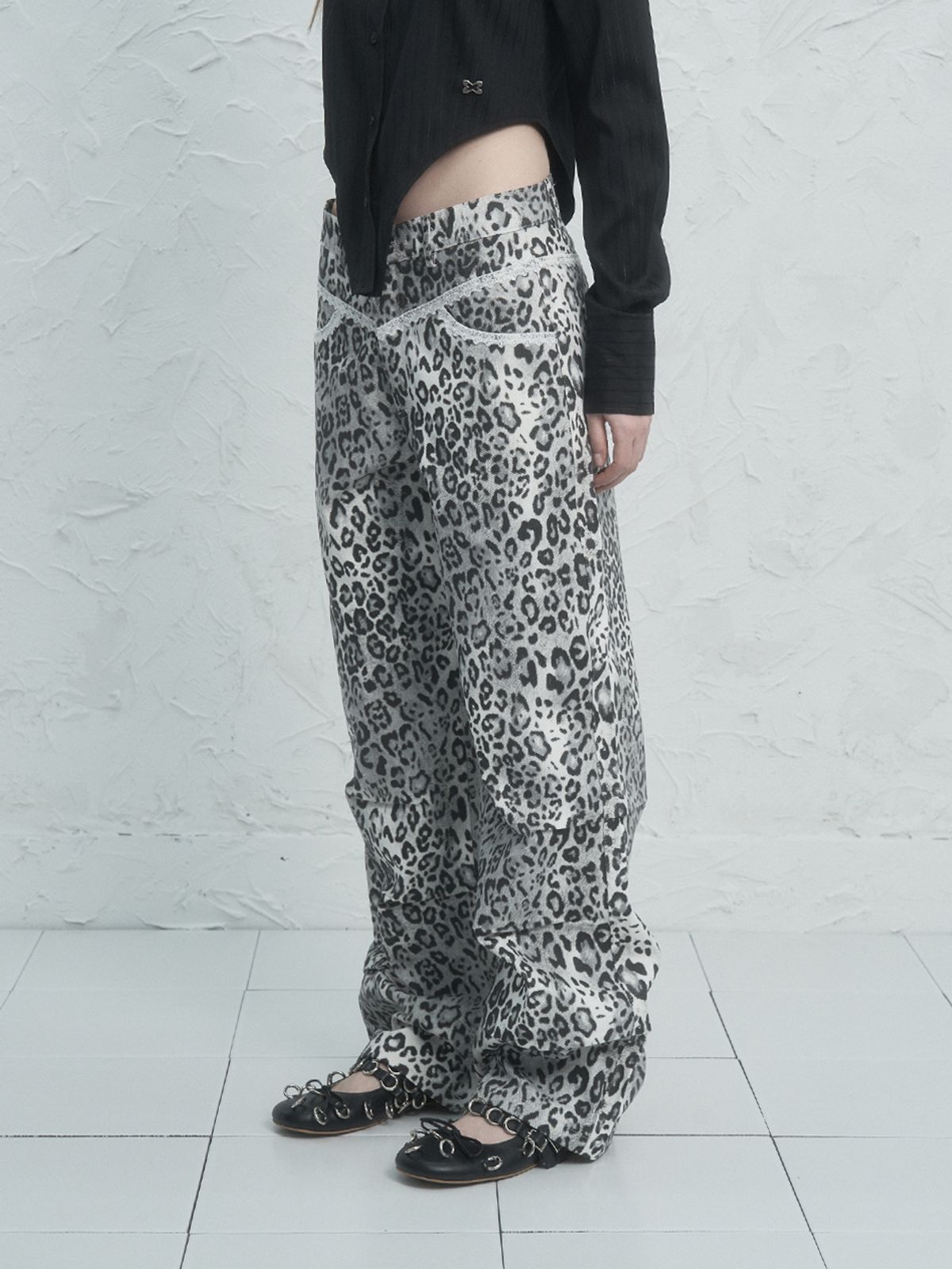 셋업이엑스이(SETUP-EXE) LEOPARD LACE PANTS / WHITE