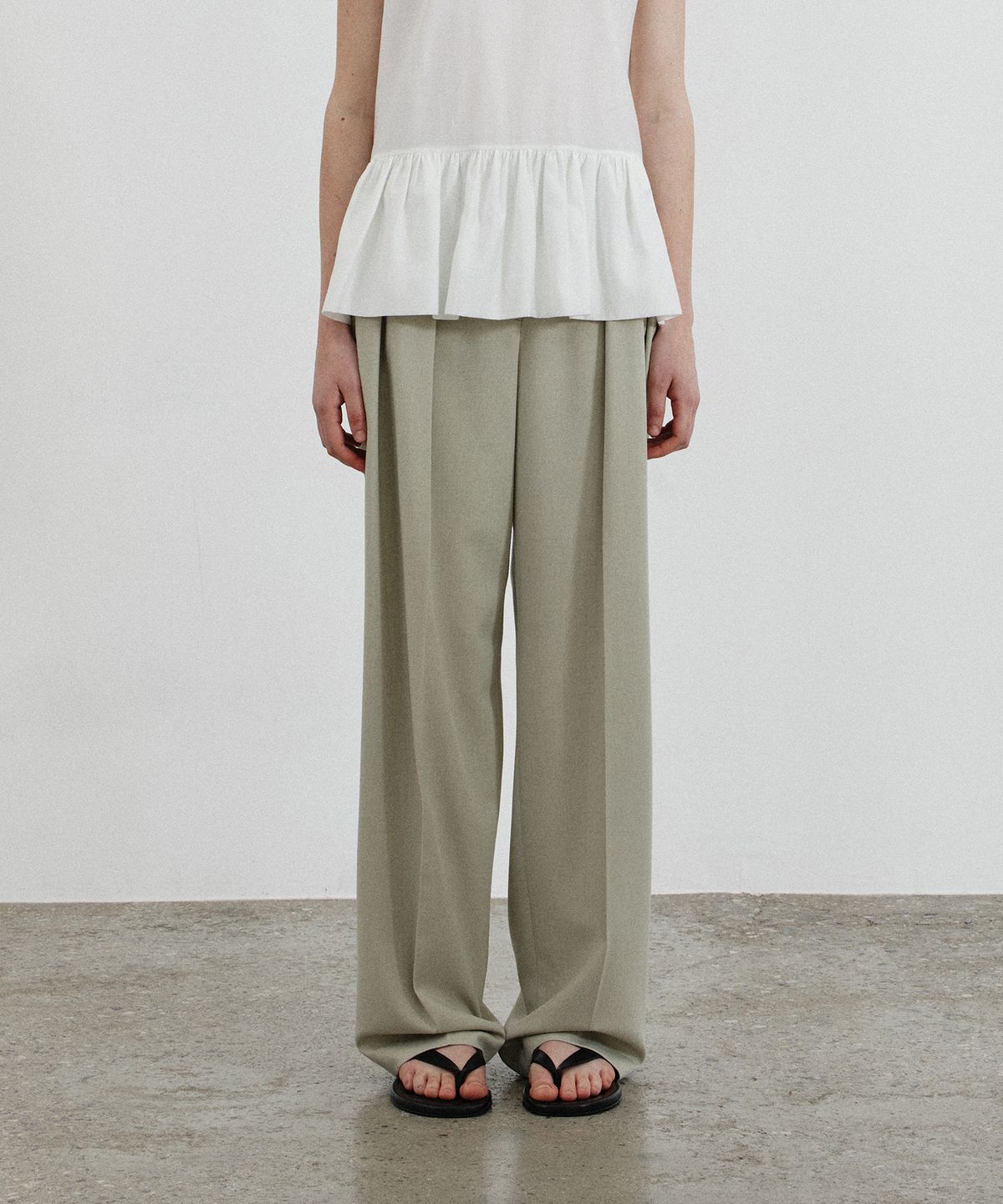 노티아(NOTIA) ESSENTIAL WIDE FIT TWO TUCK SLACKS - MINT