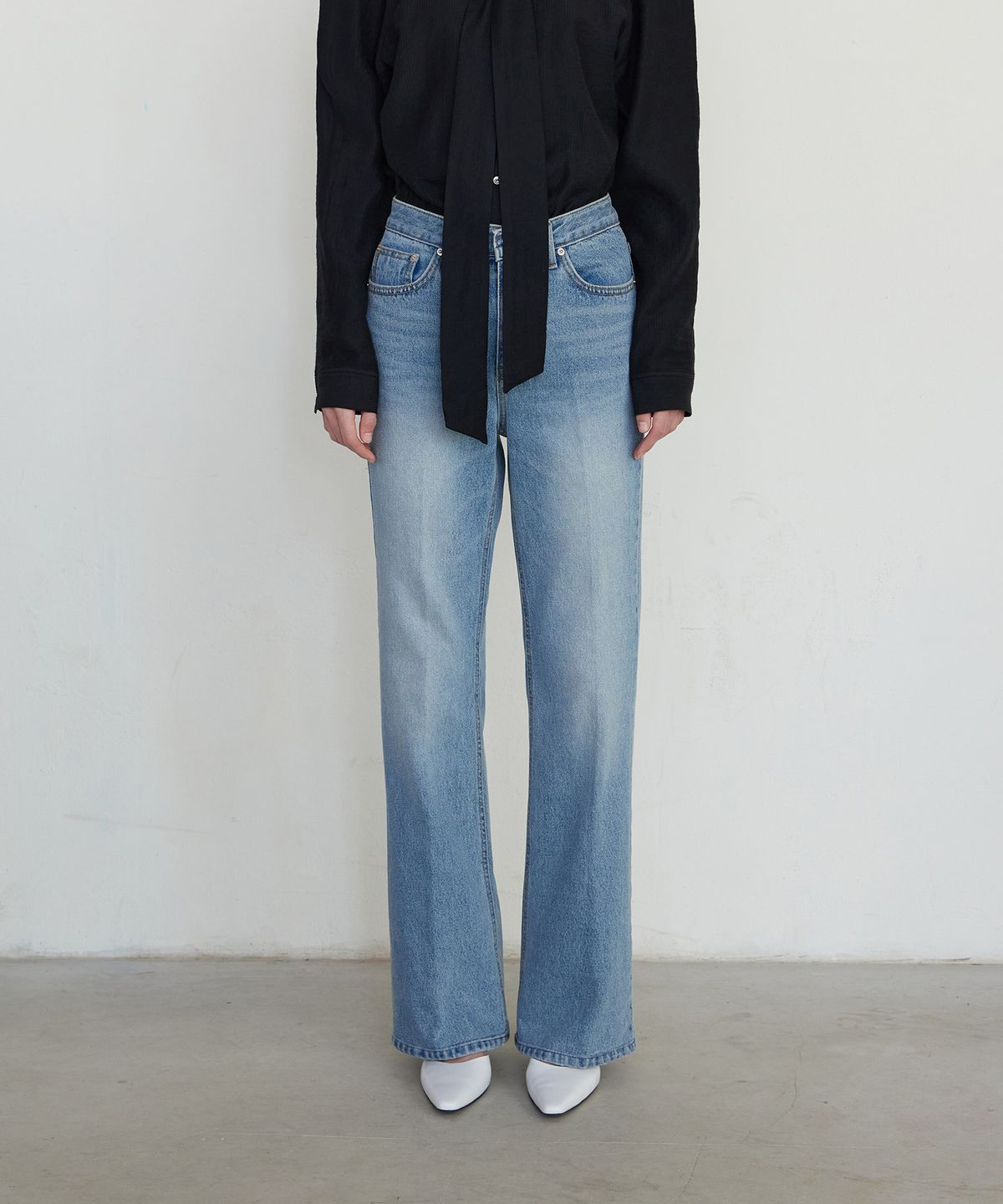 노티아(NOTIA) SIGNATURE BOOTS CUT DENIM PANTS - BLUE