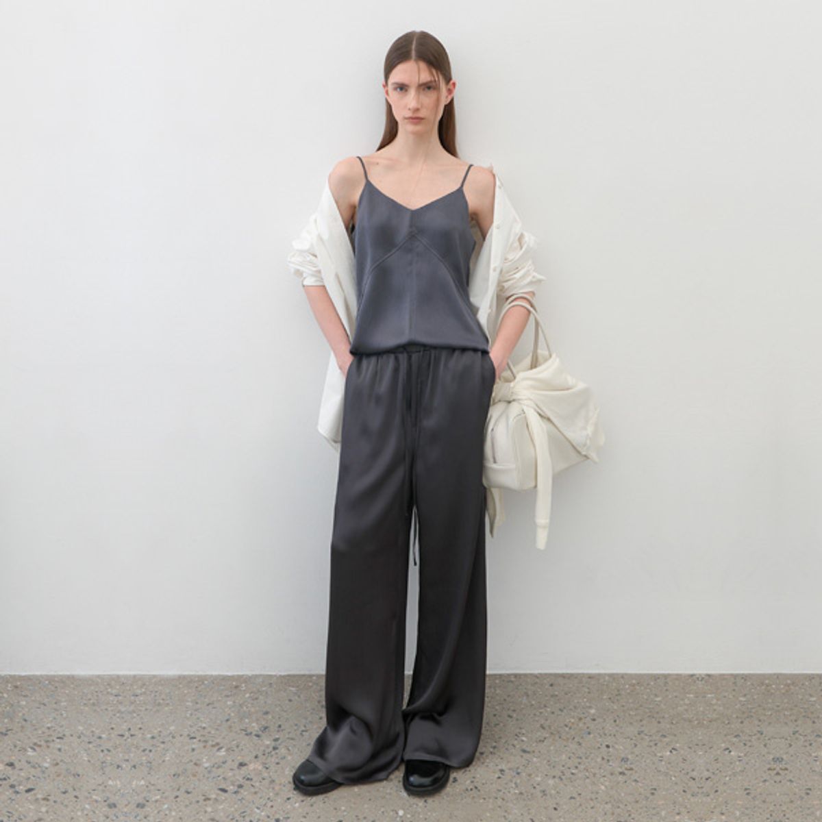 아틀리에 나인(ATELIER NAIN) SATIN CREASE STRING SET-UP PANTS(PT-5621)