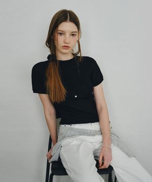 홀가먼트 하프넥 플리츠 니트 탑 블랙 MDKT107BLACK