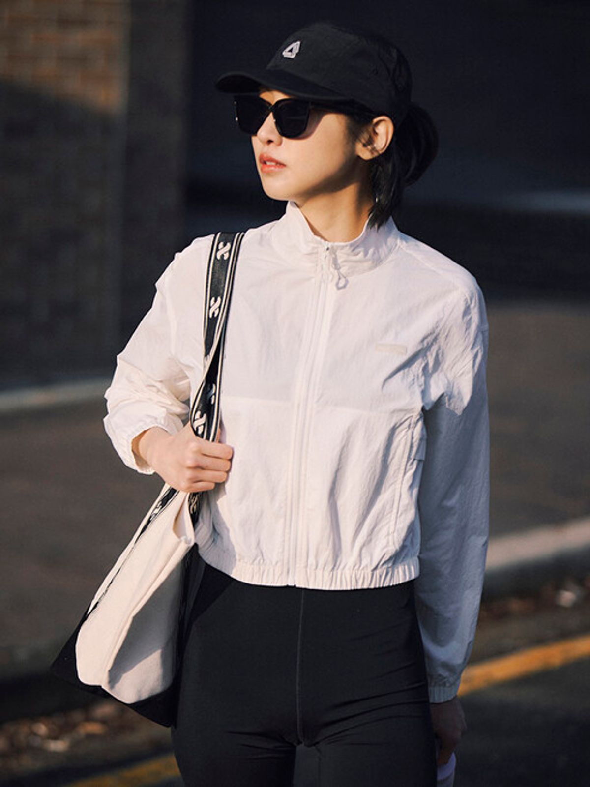 폴햄(POLHAM) 여성) 무브 경량 하이넥 크롭 바람막이_PHF2JJ2760
