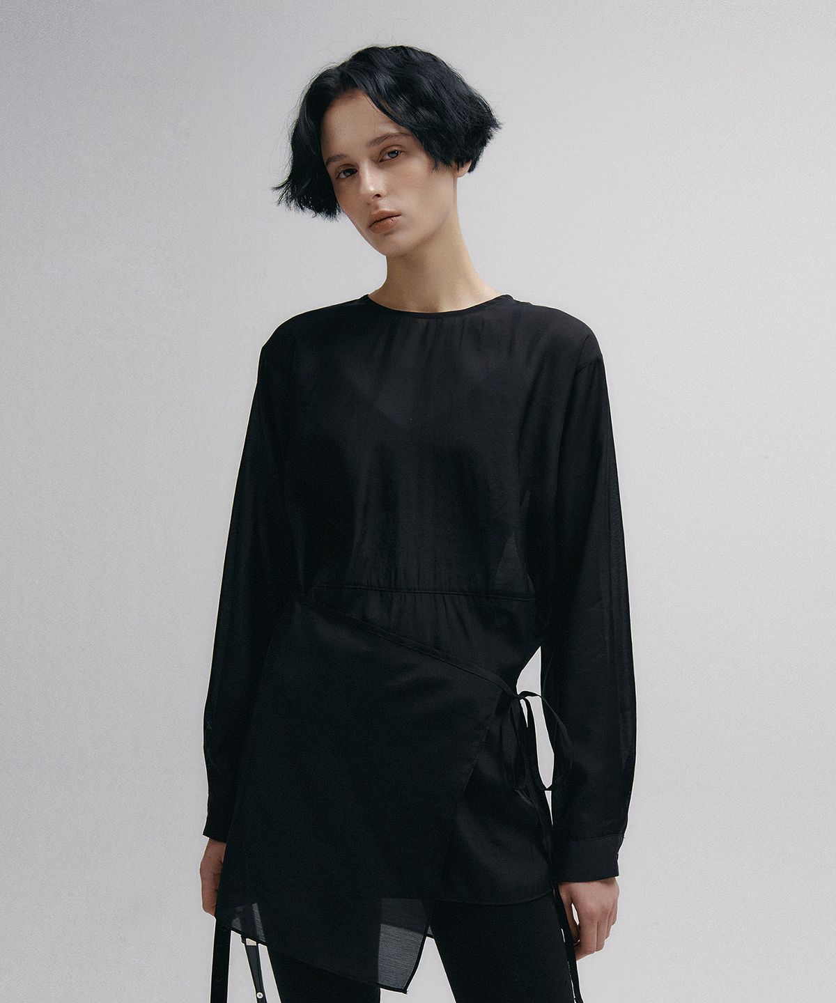 니브(NEEV) Glow Tencel Wrap Blouse (Black)