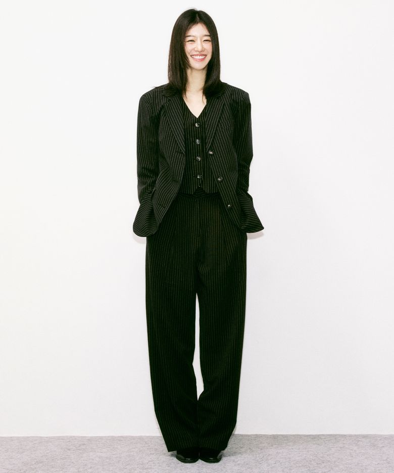 [서예지 PICK] TAILORED STRIPE PINTUCK SLACKS_BLACK
