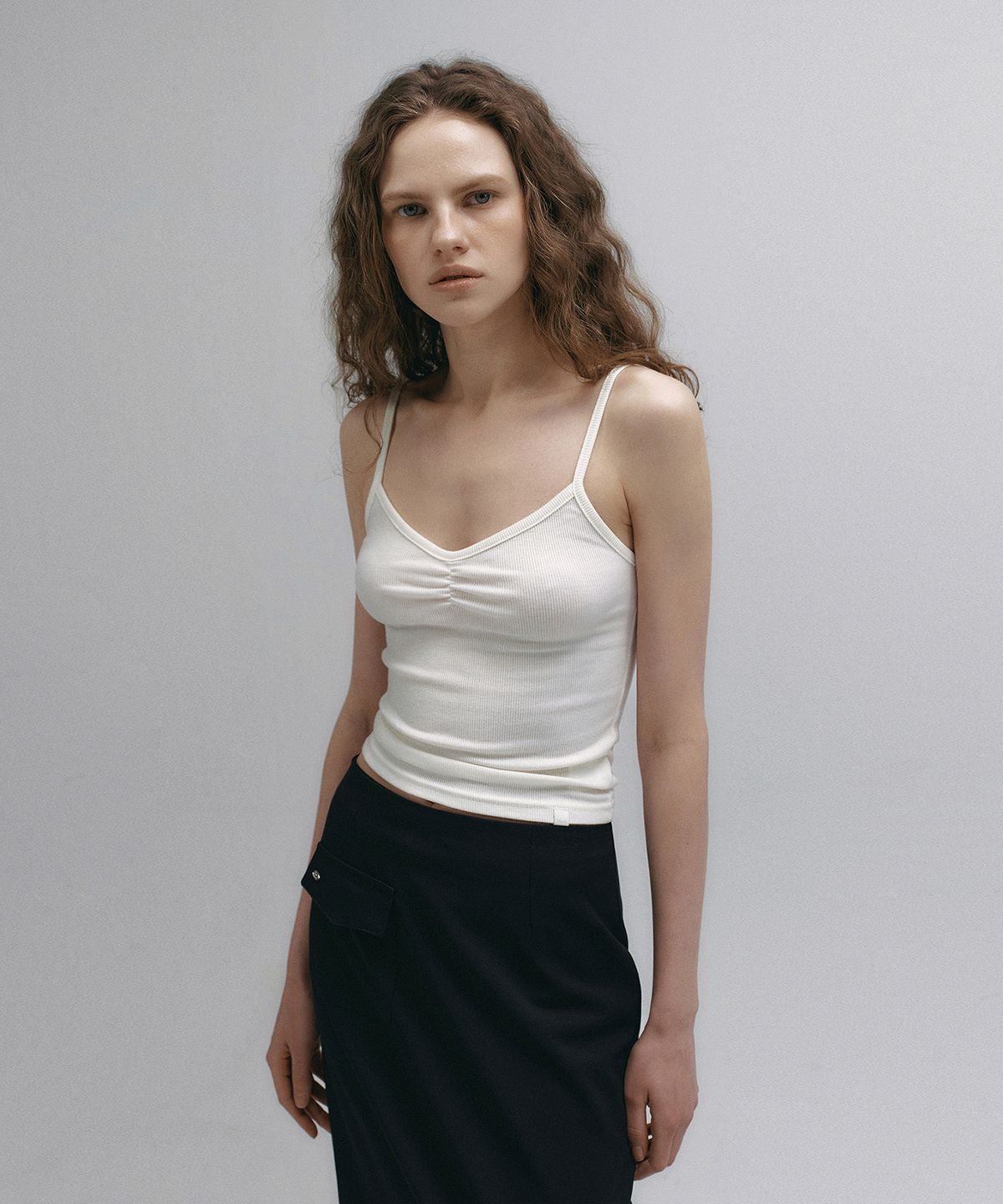 니브(NEEV) Wave Shirring V-neck Sleeveless (Ivory)
