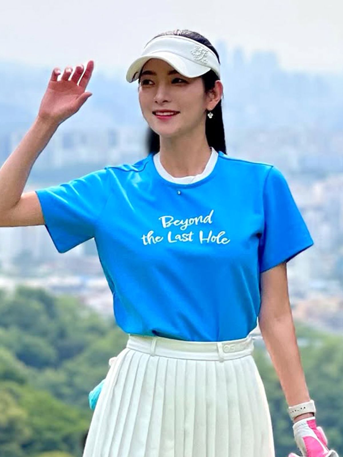 투에니스홀(20TH HOLE) 여성 볼륨자수 포인트 반팔 라운드 티셔츠 [BLUE]
