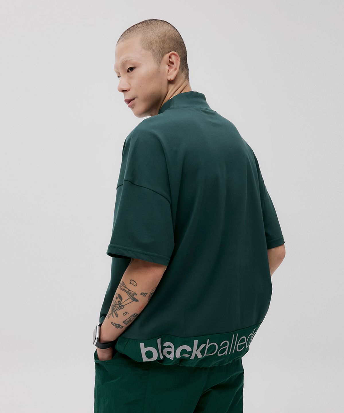 블랙볼드(BLACKBALLED) 하프넥티셔츠_GREEN