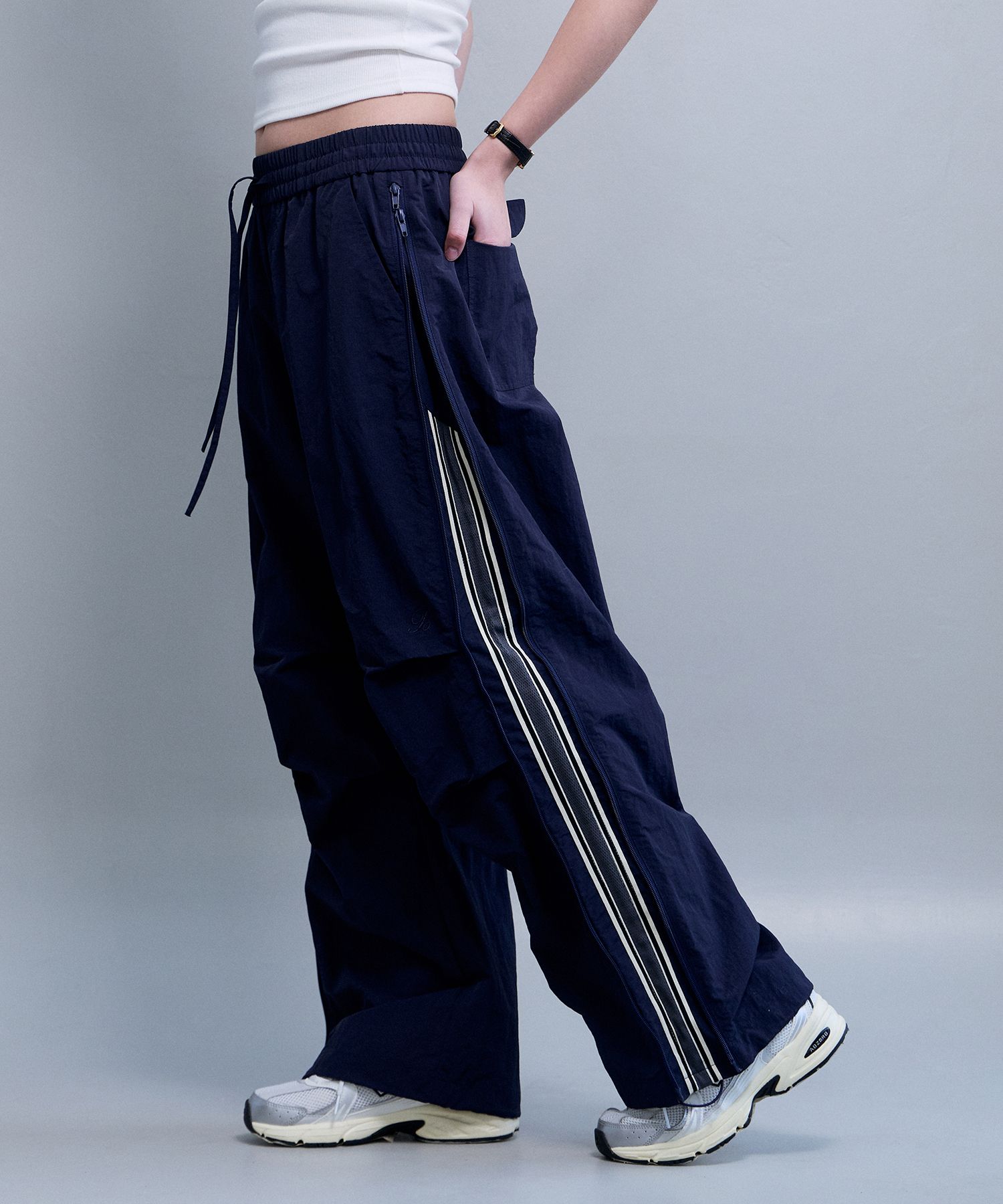 [YOUHEEXOTZ] STAR PATTERN LAYERED BANDING TRACK PANTS_GREY source detail 64