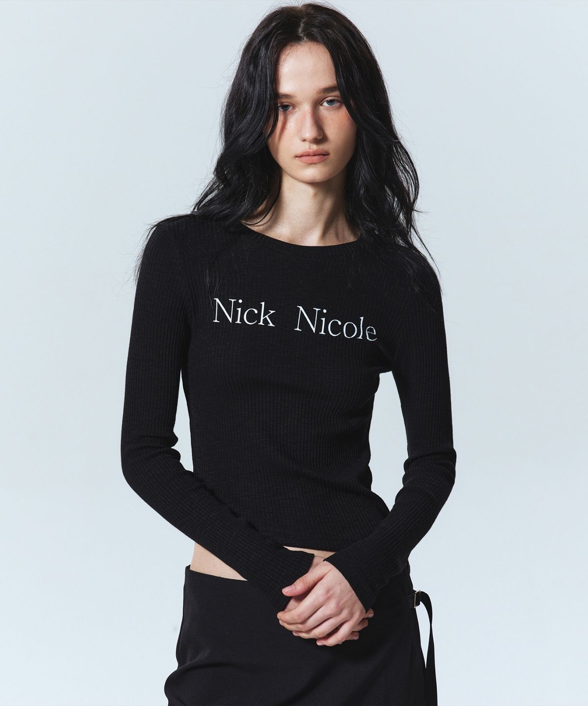 닉앤니콜(NICK&NICOLE) OBLIQUE LINE LONG SLEEVE TOP_BLACK