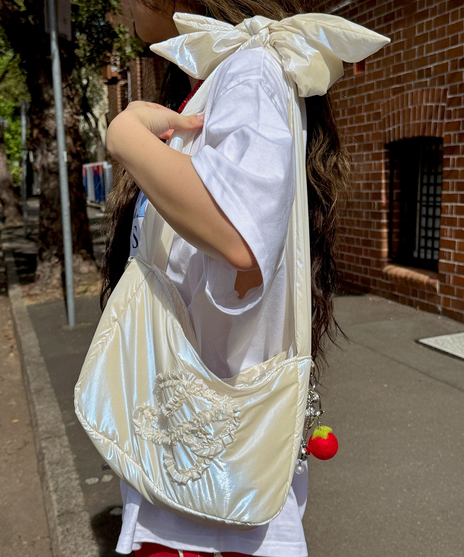 【BITTER CELLS】 Cloudy Ruffle Bag /追跡付 MUSINSA | BITTERCELLS Cloudy Ruffle Bag-Pearl