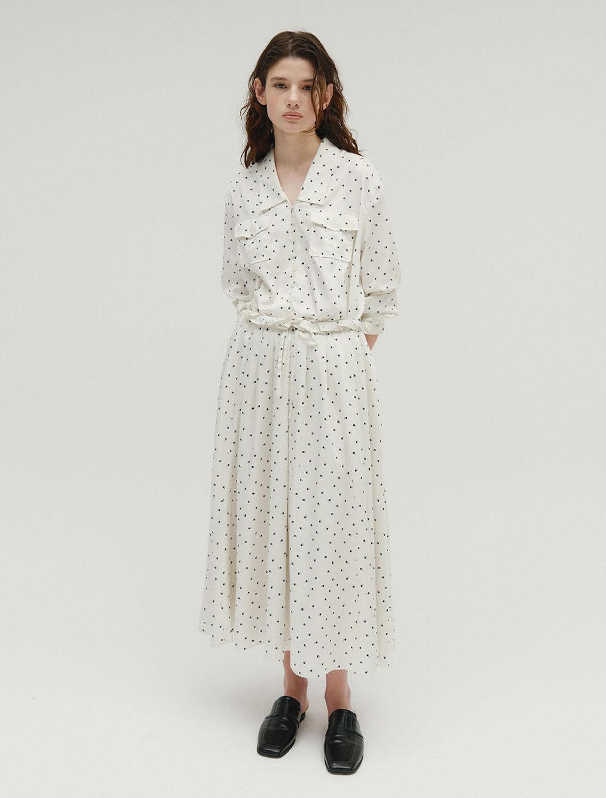 솔티페블(SALTY PEBBLE) DOT PLEATED LONG SKIRT [IVORY]
