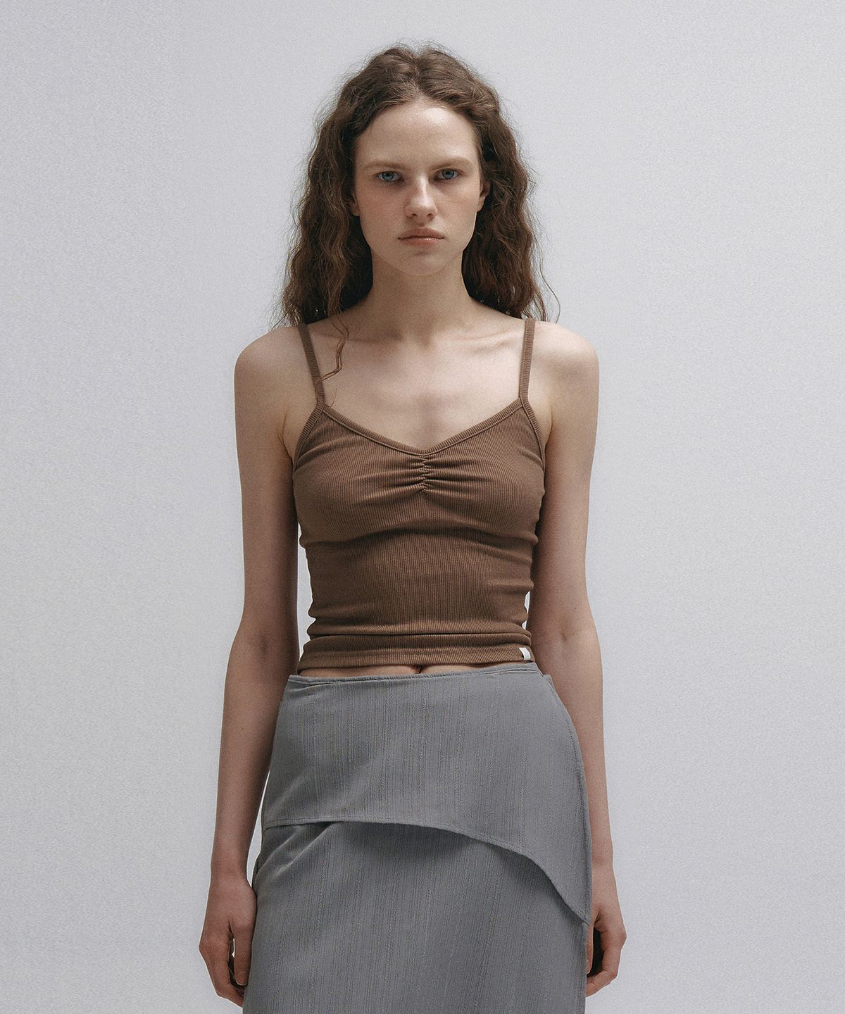 니브(NEEV) Wave Shirring V-neck Sleeveless (Brown)