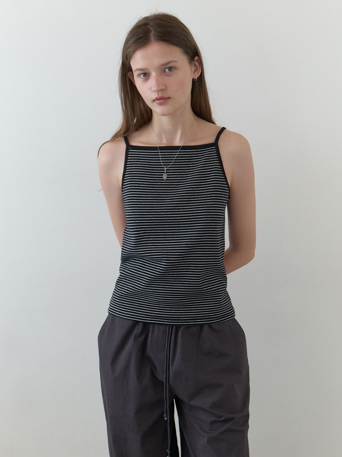 더미튼(THEMITTEN) Grin stripe sleeveless (black)