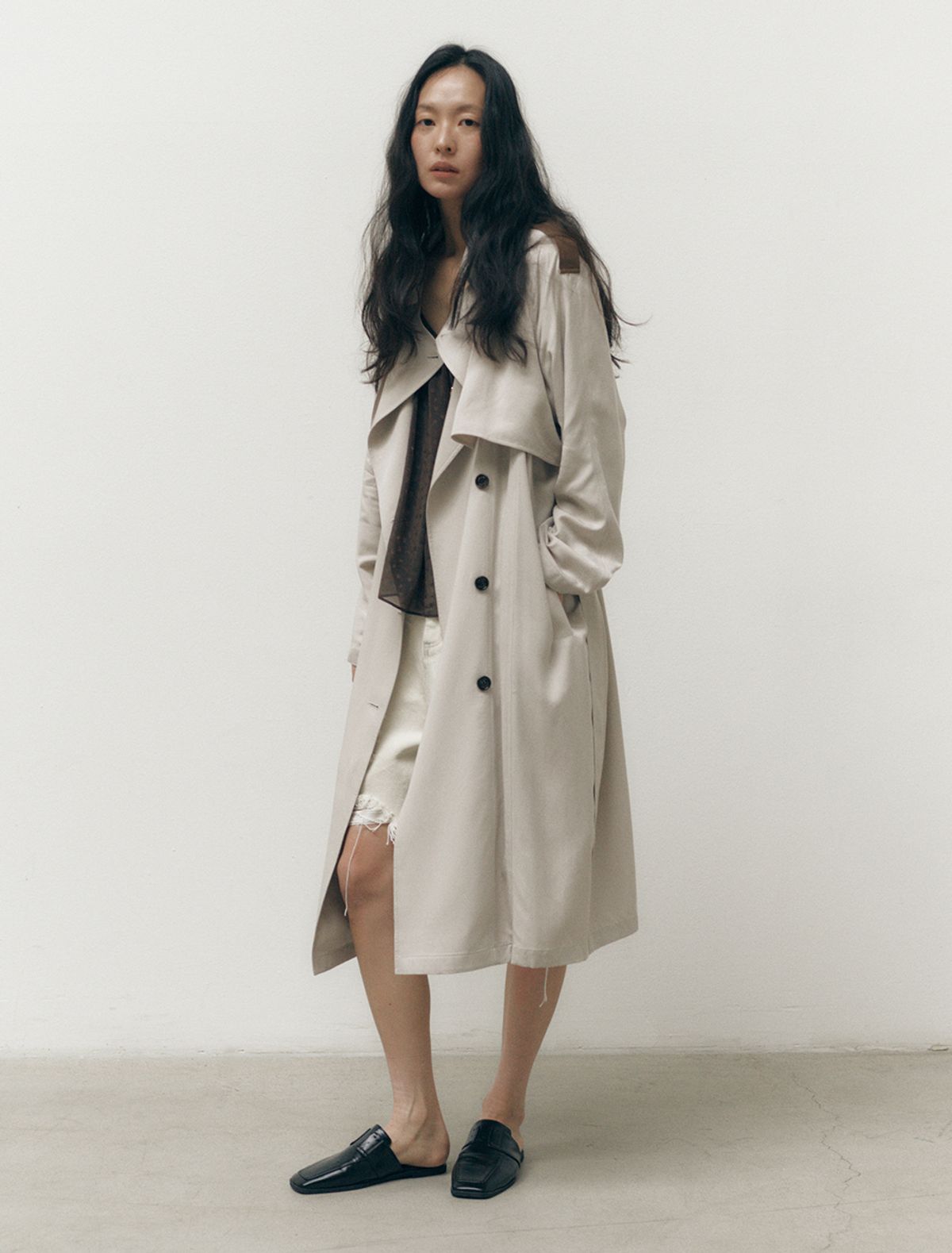 솔티페블(SALTY PEBBLE) LEATHER FLAP DETAIL TRENCH COAT [GREY]