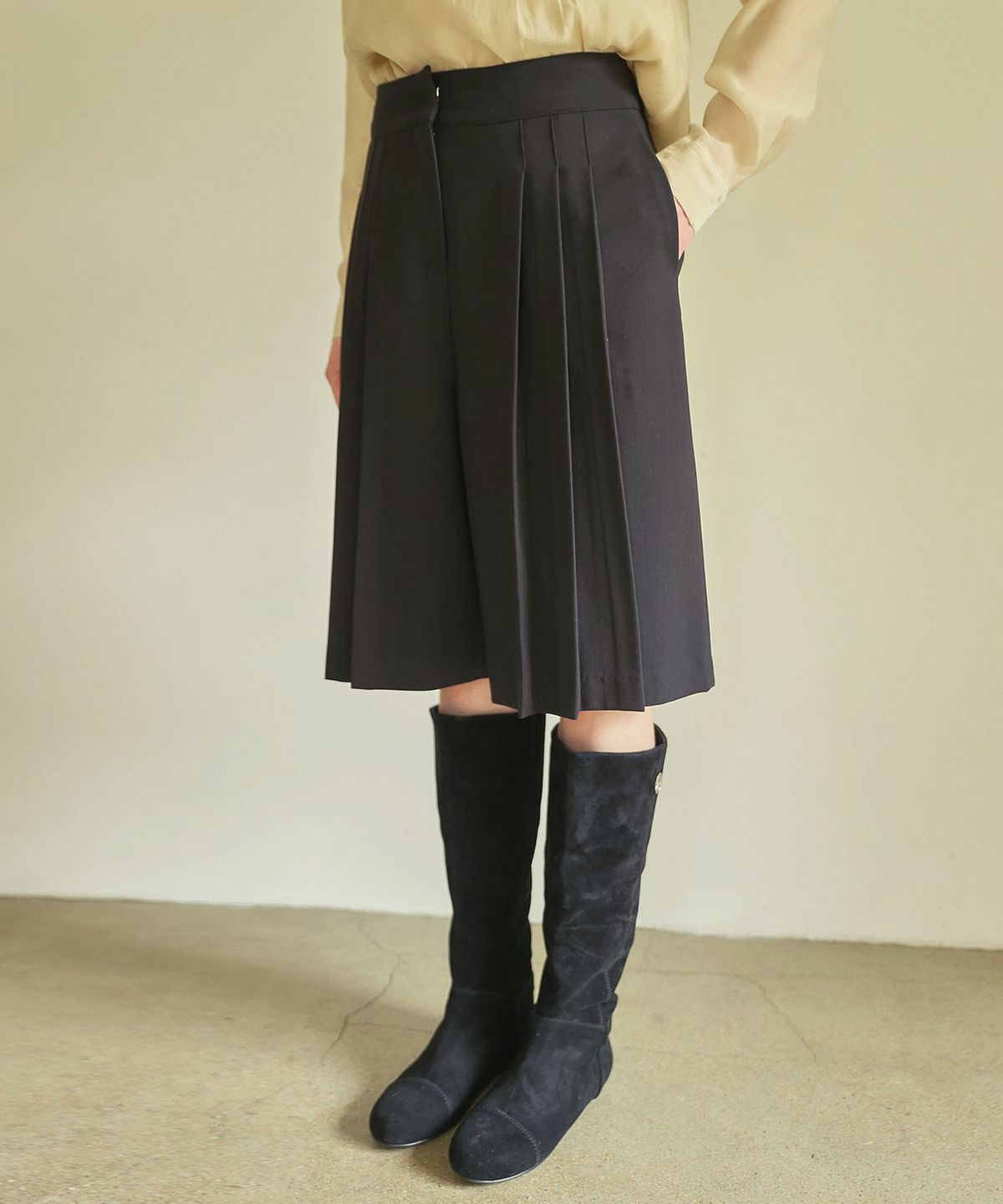 아우로(OURO) PLEATS BERMUDA PANTS  [ BLACK ]