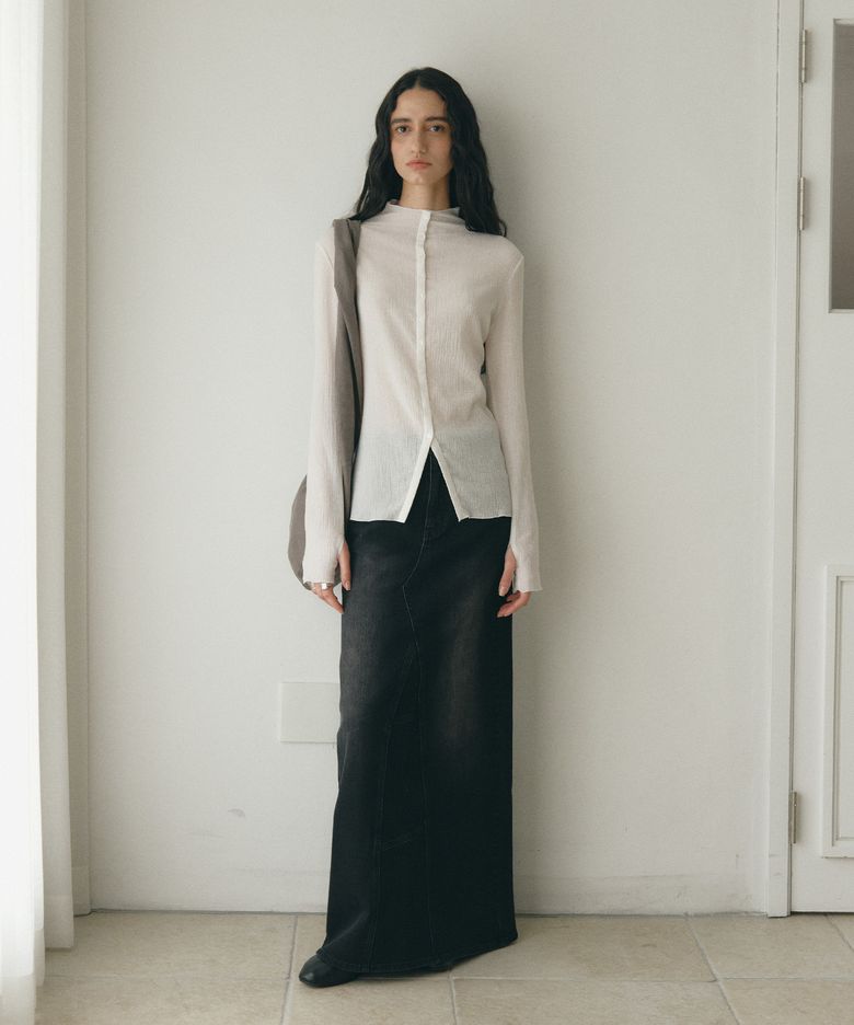 PLEATS HALF NECK BUTTON TOP [WHITE]