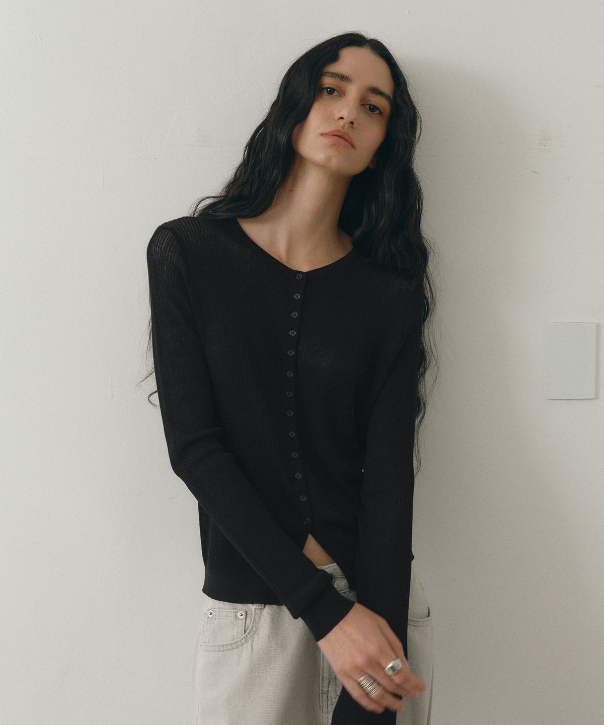 로우타이드(LOW TIDE) RIBBED BUTTON CARDIGAN [BLACK]