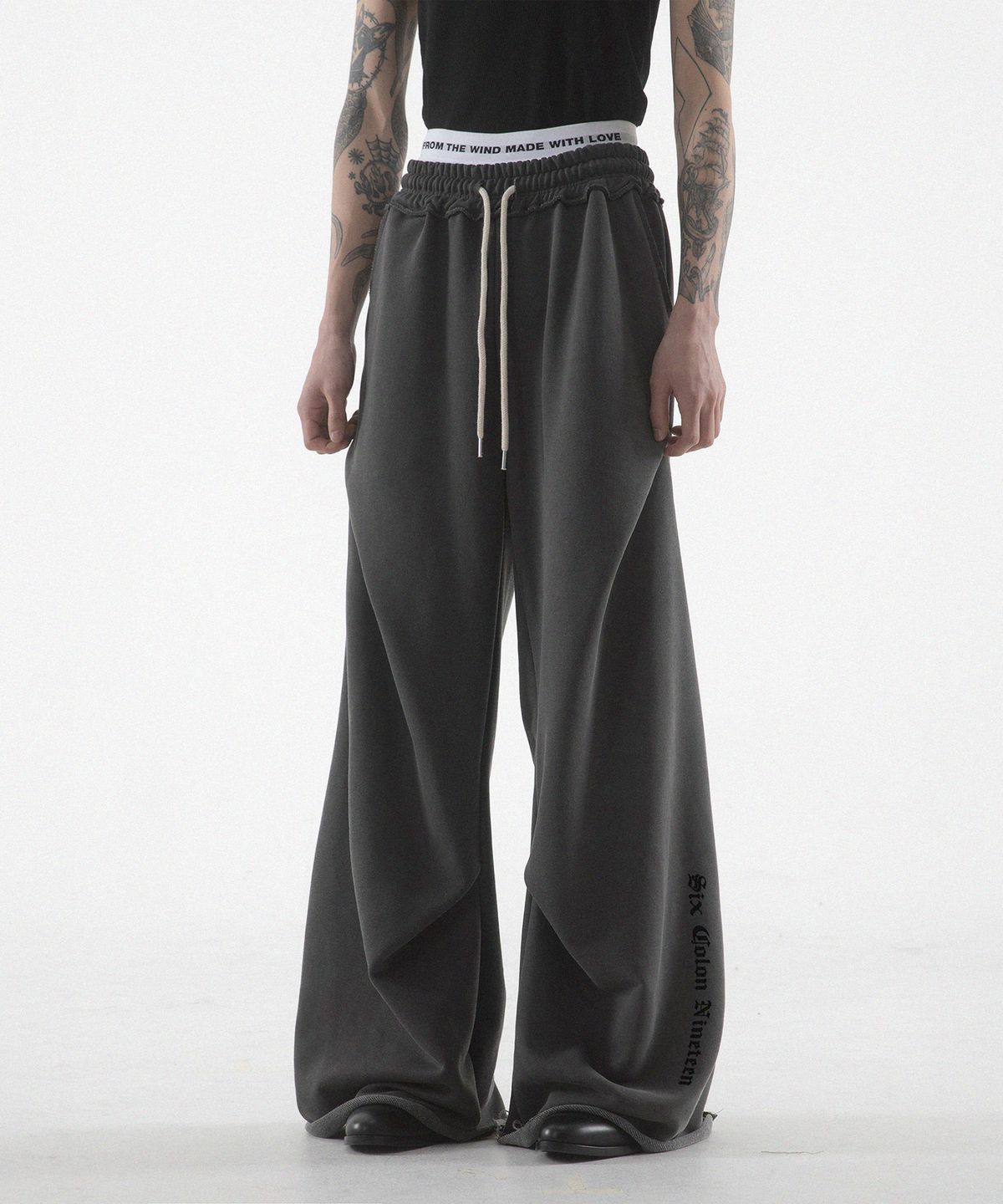 팬쇼(FANSHOW) SIX COLON NINETEEN GEOMETRY PANTS - PIGMENT BLACK
