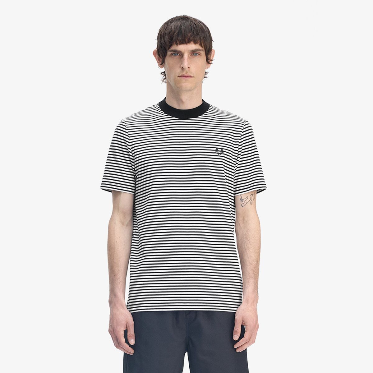프레드페리(FRED PERRY) [Sharp] 파인 스트라이프 티셔츠 - 네이비/스노우 화이트 AFPM2516581-267