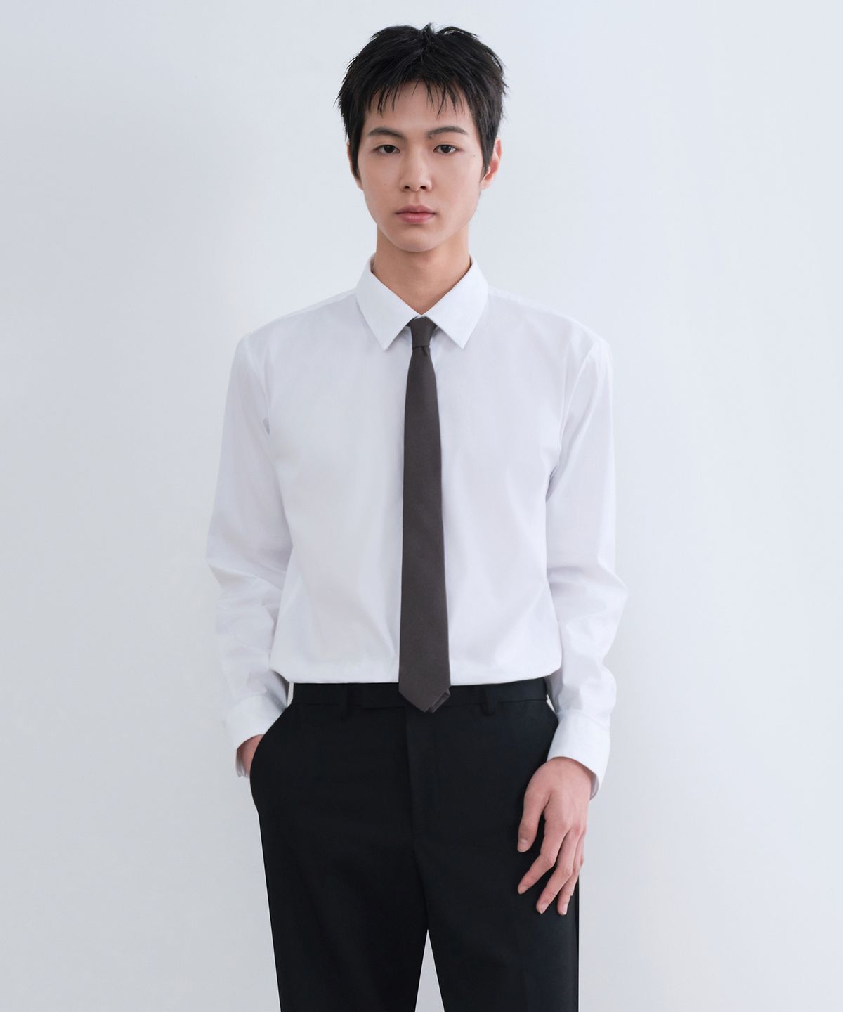 무신사 스탠다드(MUSINSA STANDARD) 실크 내로우 솔리드 넥타이 [다크 그레이]