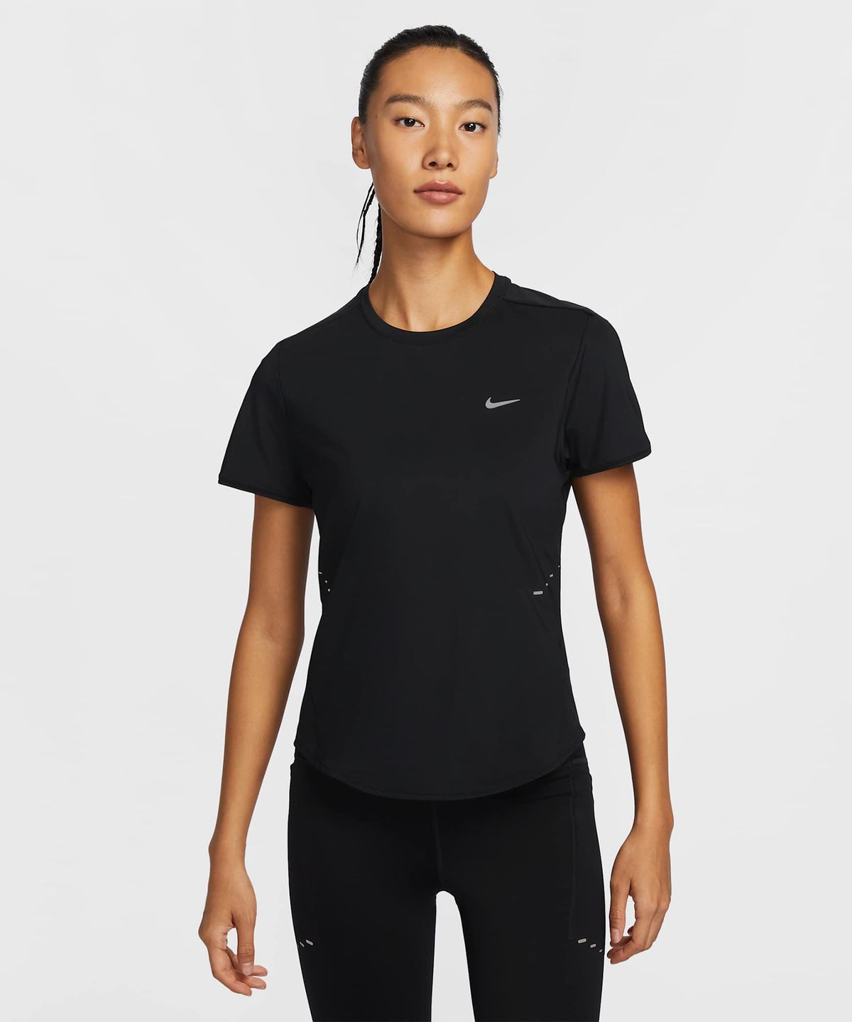 나이키(NIKE) 스위프트 드라이 핏 반소매 러닝 탑 W - 블랙 / HM9699-010