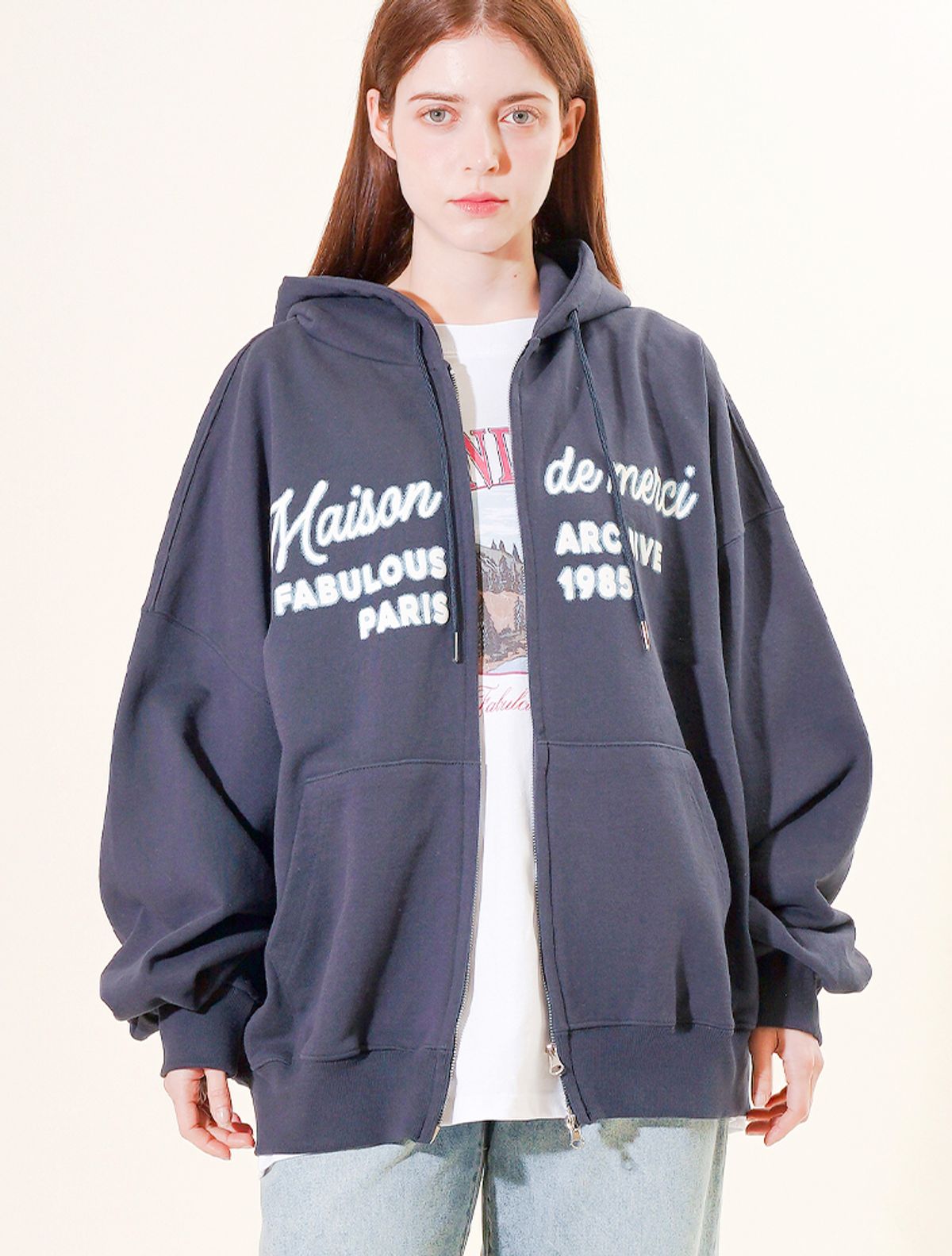 라 메종 스튜디오(LA MAISON STUDIO) UNISEX 투톤 블러 엠보로고 후드 집업 네이비(FCF1ZP323M)